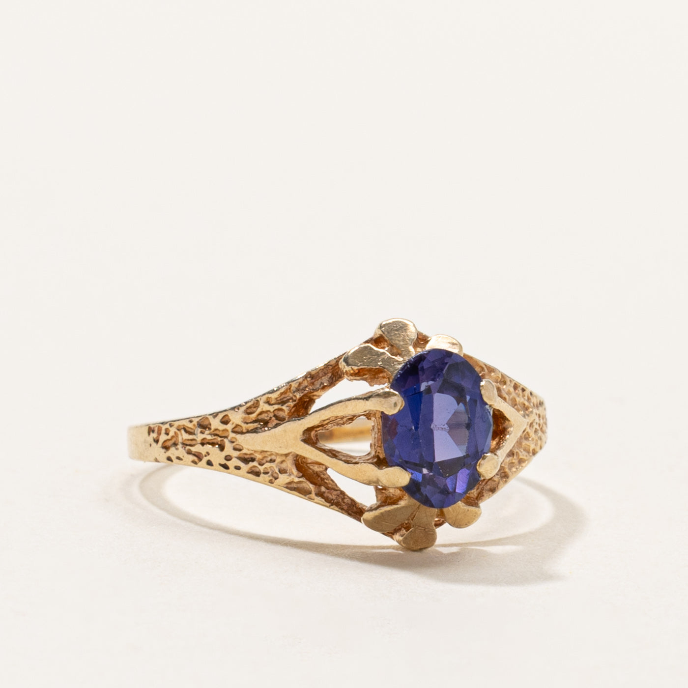 10k Synthetic Sapphire Textured Tapered Ring | SZ 7.5