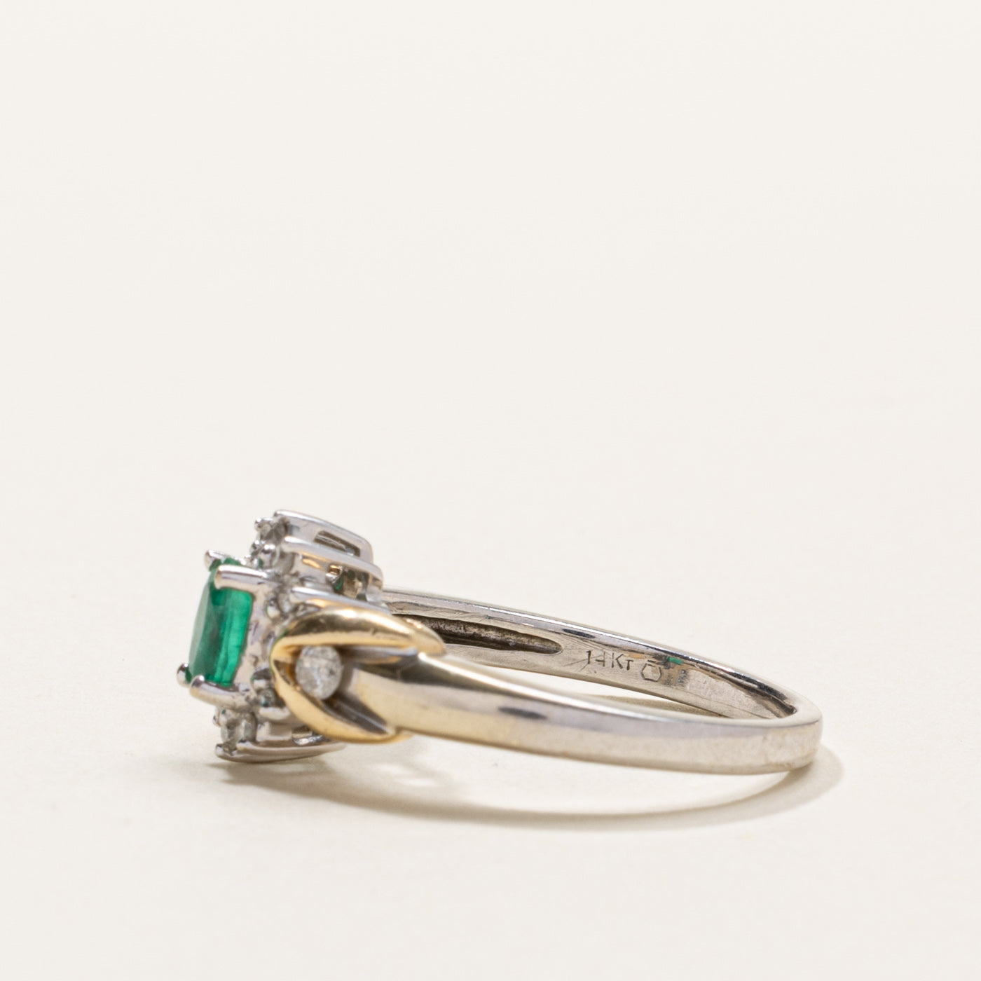14k Oval Cut Emerald & Diamond Petal Halo Ring | SZ 8
