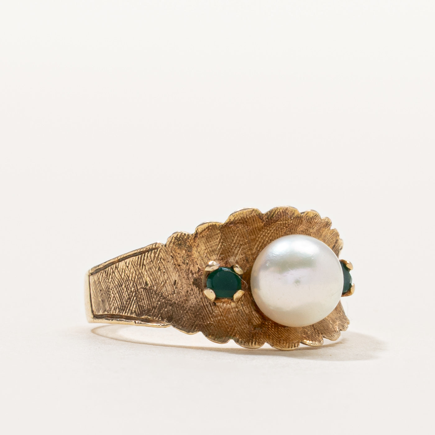 14k Pearl & Emerald Scalloped Textured Ring | SZ 6.75