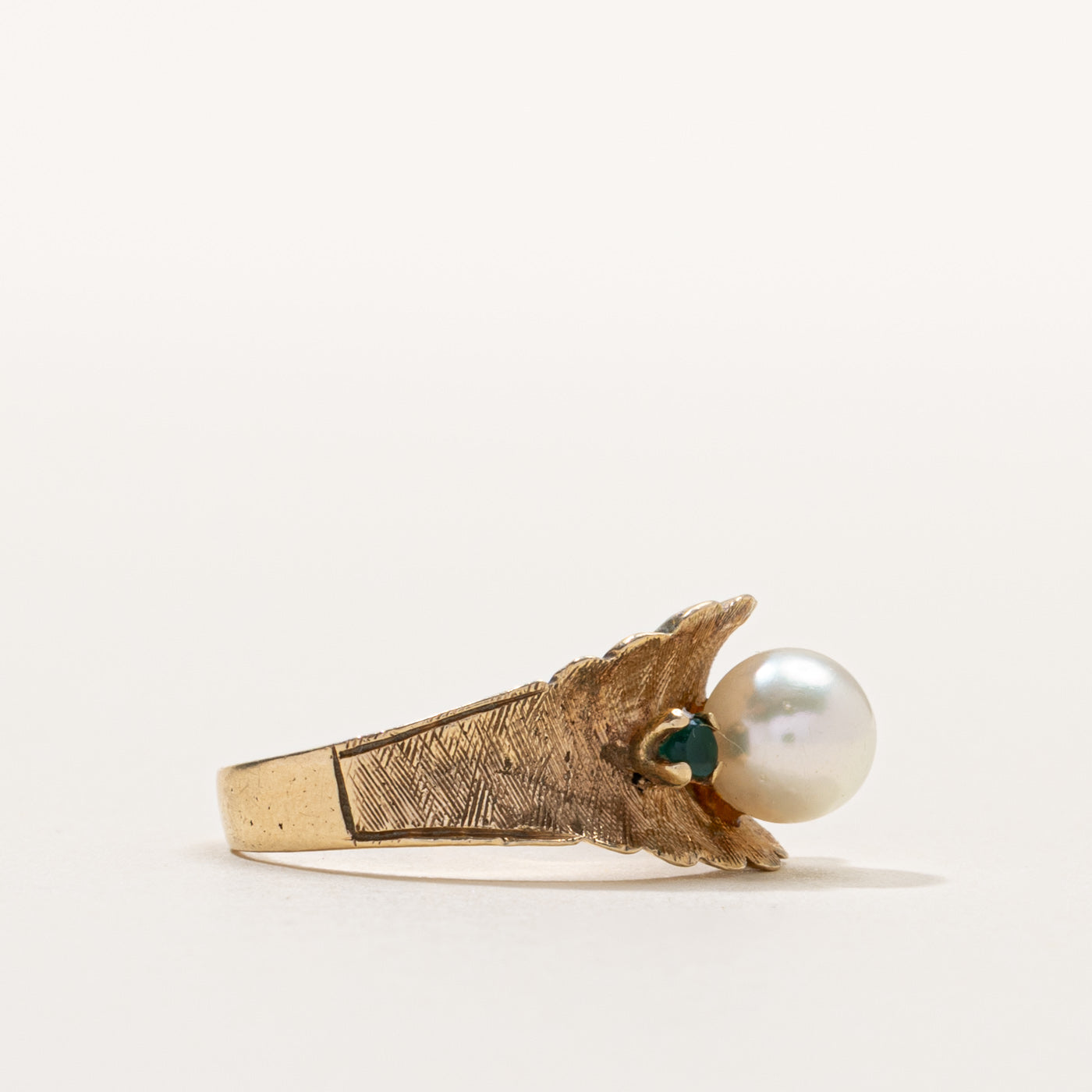 14k Pearl & Emerald Scalloped Textured Ring | SZ 6.75