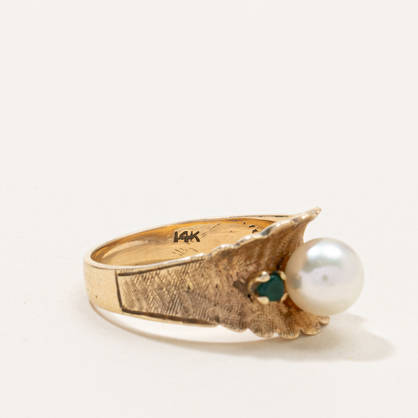 14k Pearl & Emerald Scalloped Textured Ring | SZ 6.75