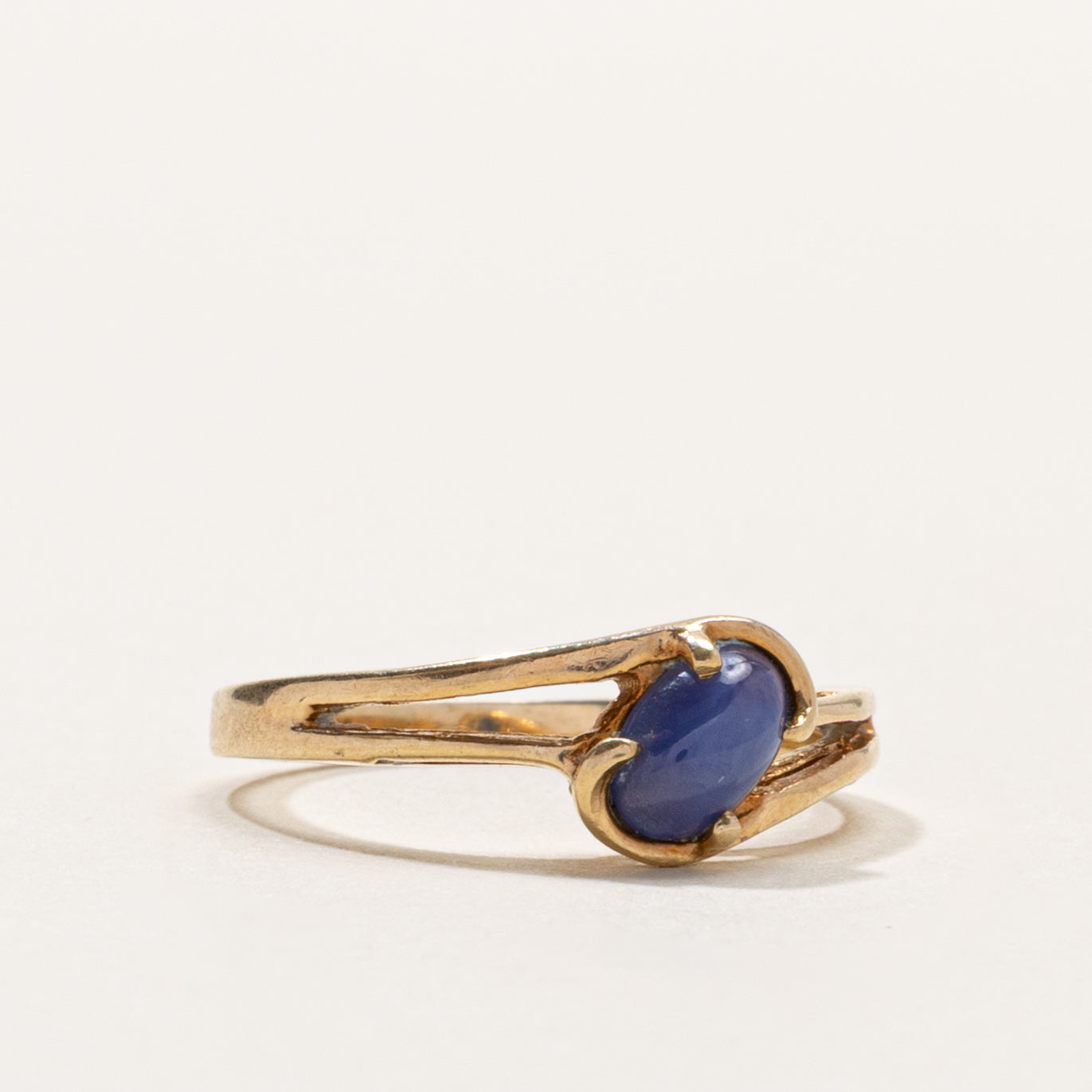 9k Diagonal Synthetic Sapphire Ring | SZ 4.75