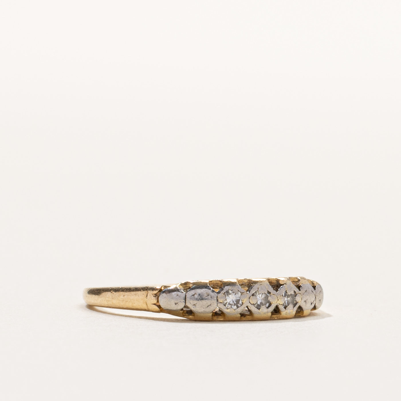 14k Illusion Set Diamond Textured Band | SZ 6