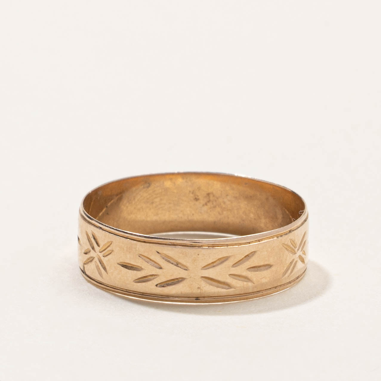9k Yellow Gold Engraved Band | 5.05mm | SZ 5.75