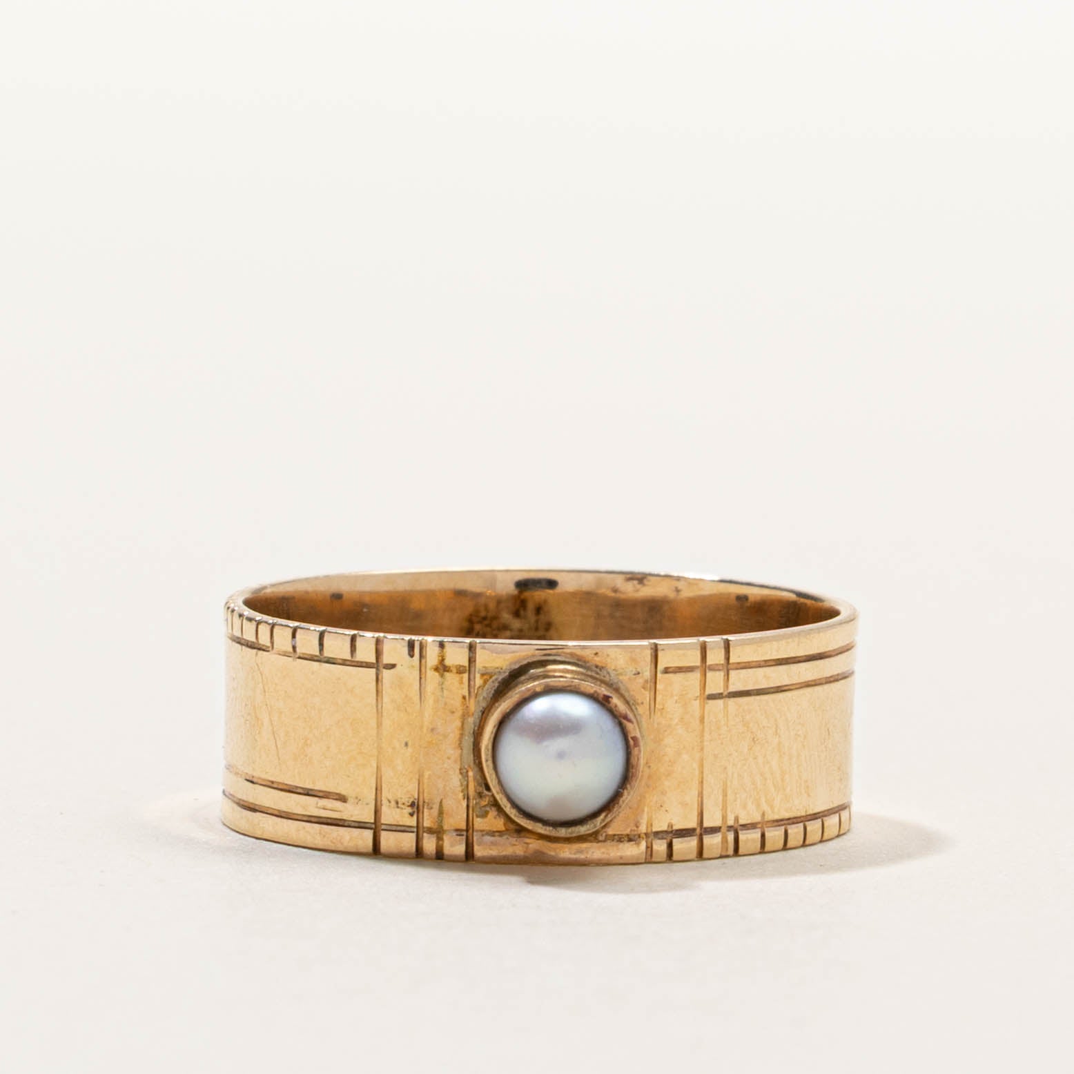 14k Bezel Set Pearl Band | 7.65mm | SZ 10