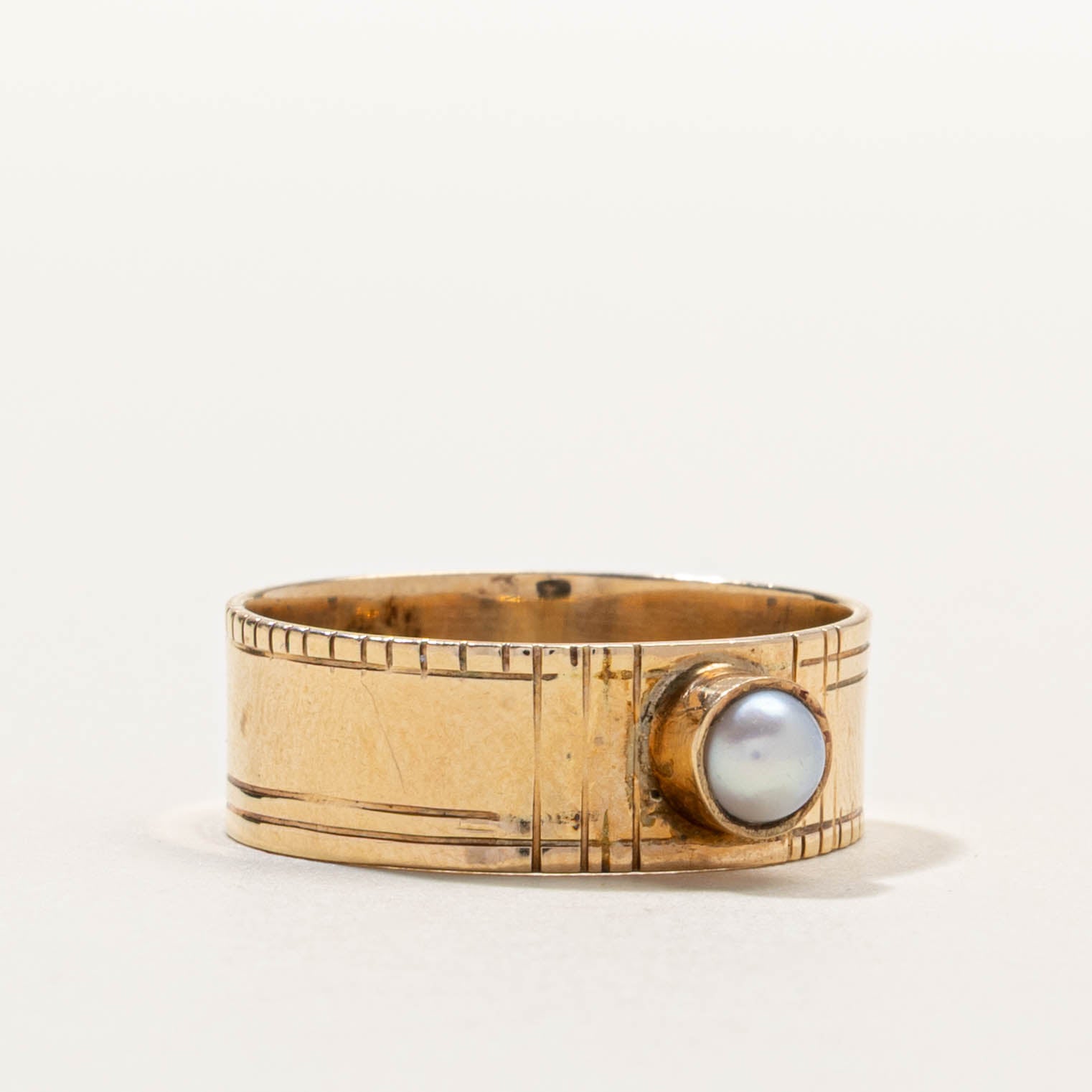14k Bezel Set Pearl Band | 7.65mm | SZ 10