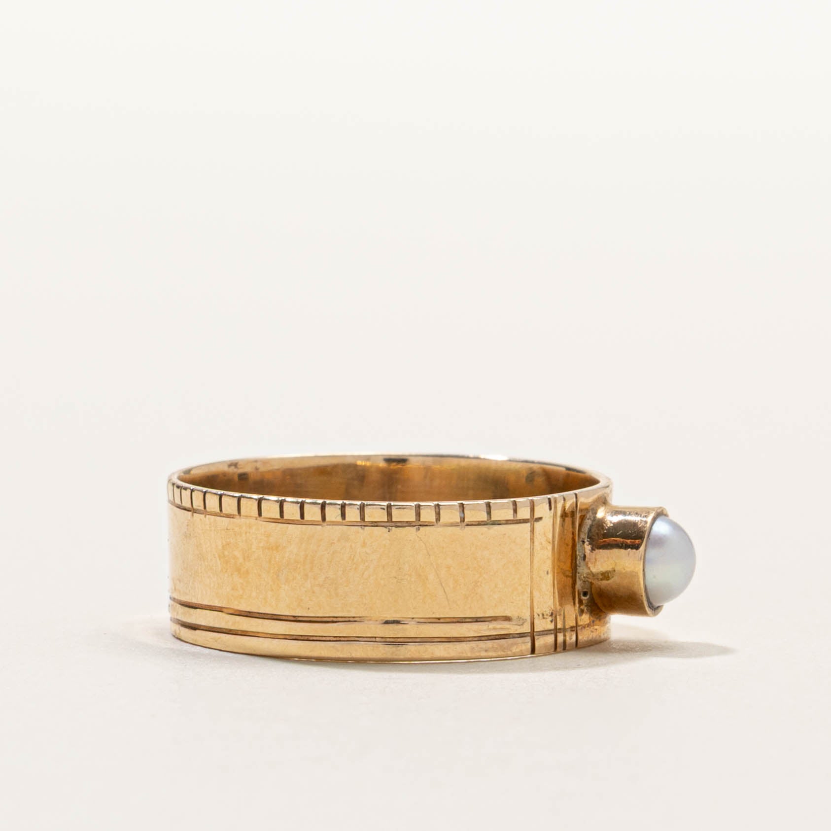 14k Bezel Set Pearl Band | 7.65mm | SZ 10