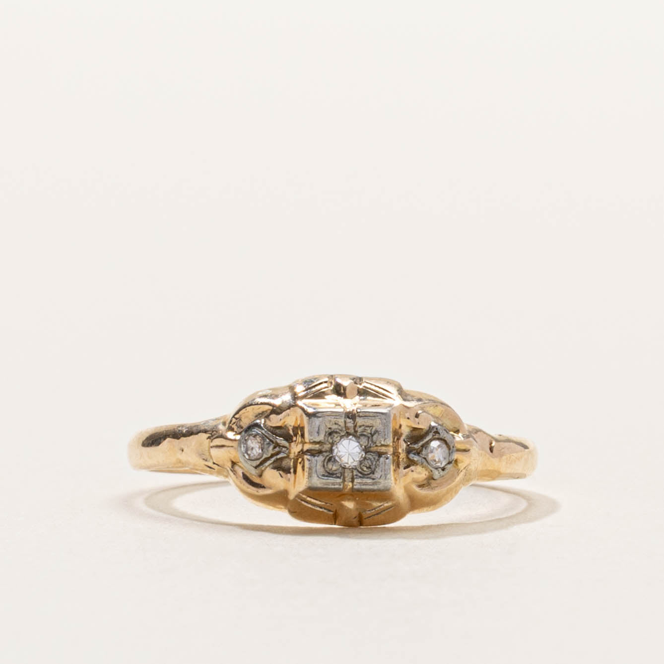 18k Illusion Set Diamond Accented Ring | SZ 6