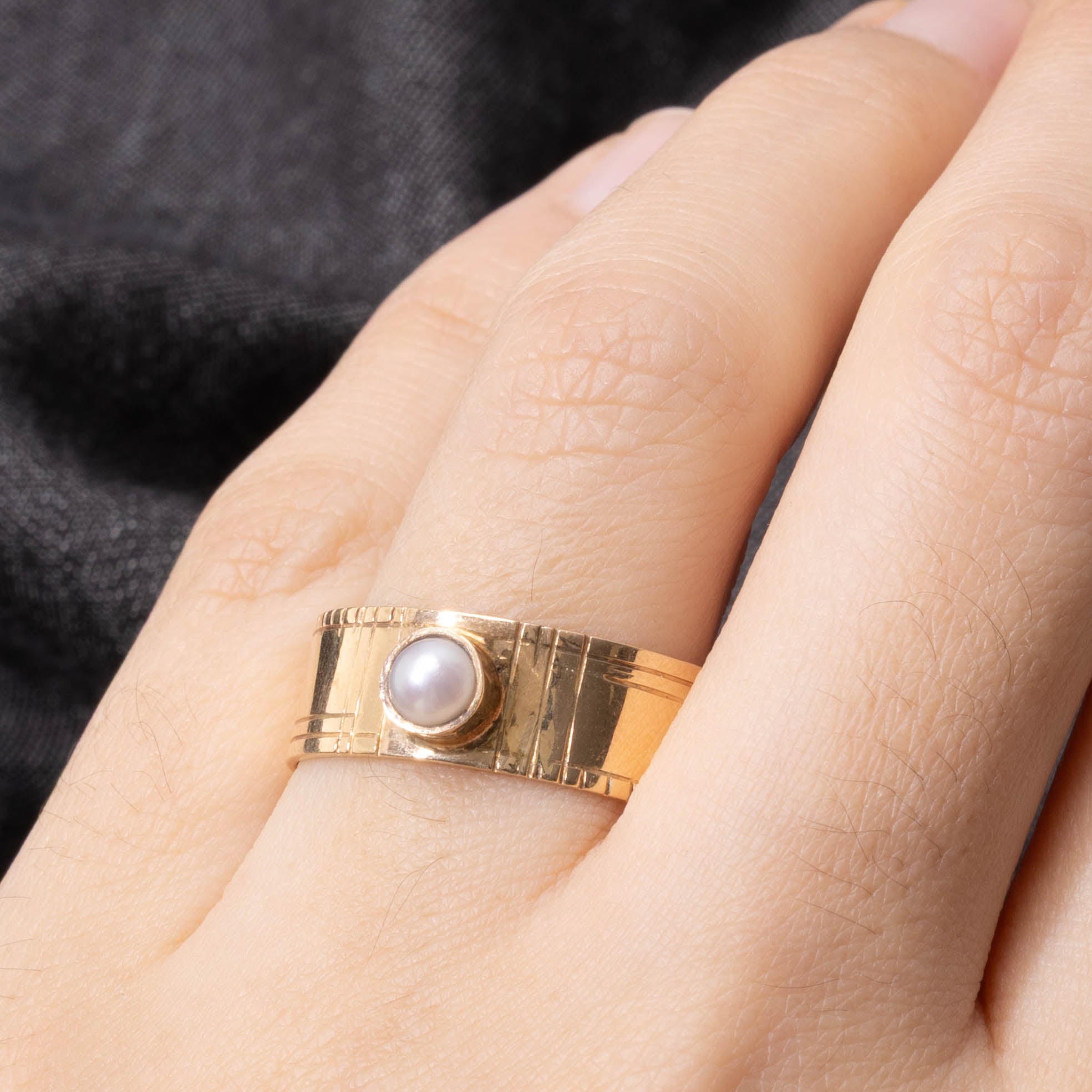 14k Bezel Set Pearl Band | 7.65mm | SZ 10