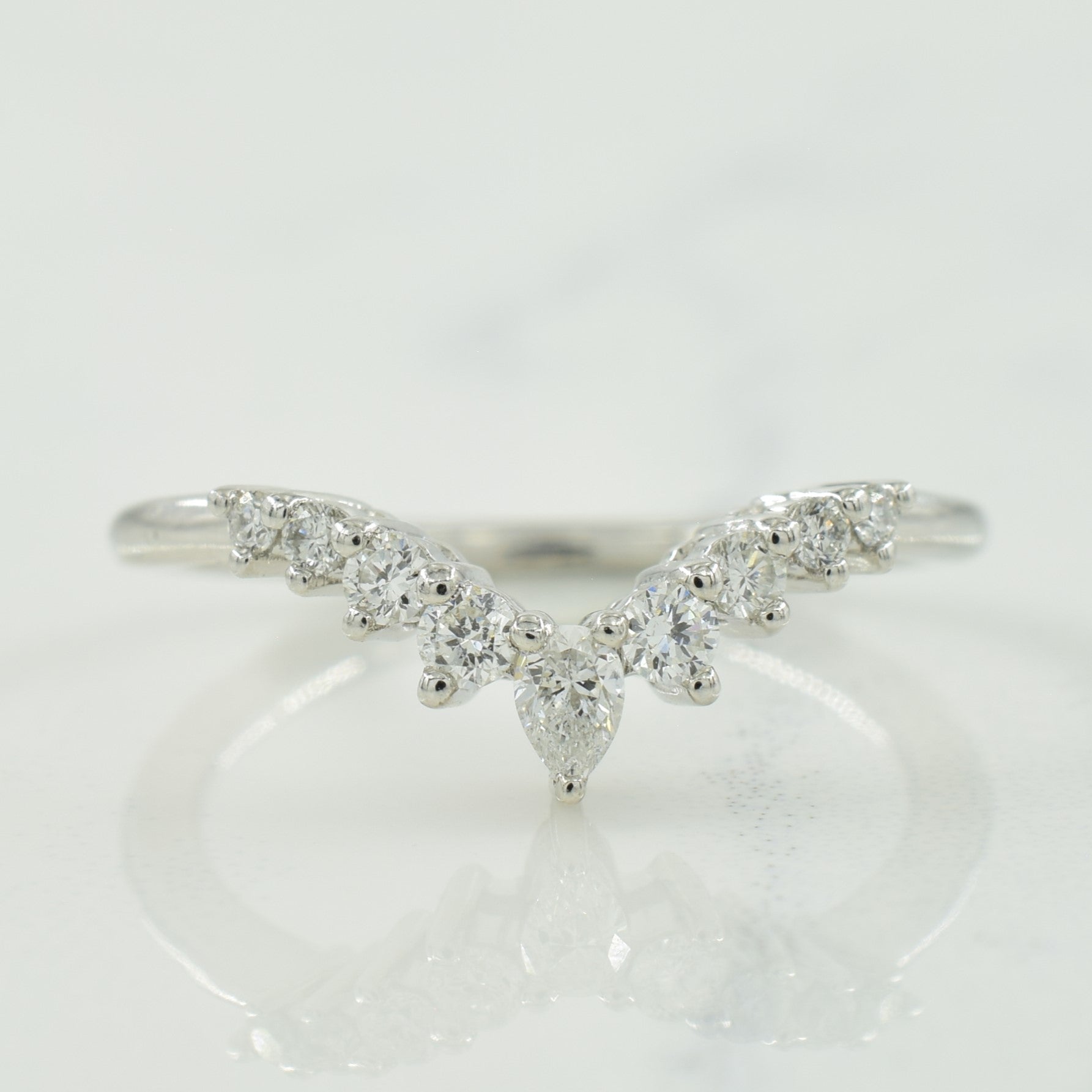 Diamond Chevron Ring | 0.15ctw | SZ 4 |