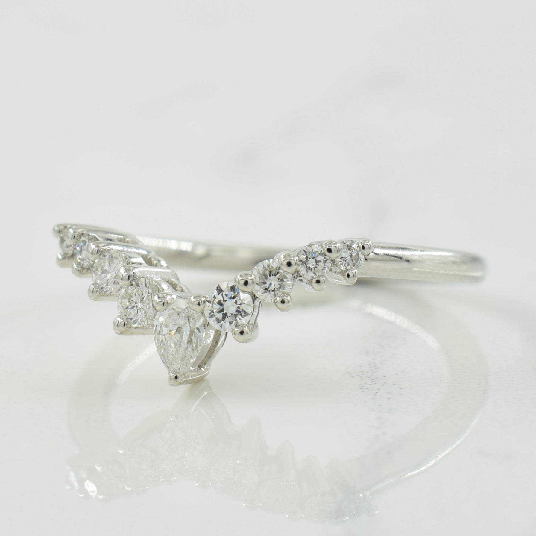 Diamond Chevron Ring | 0.15ctw | SZ 4 |