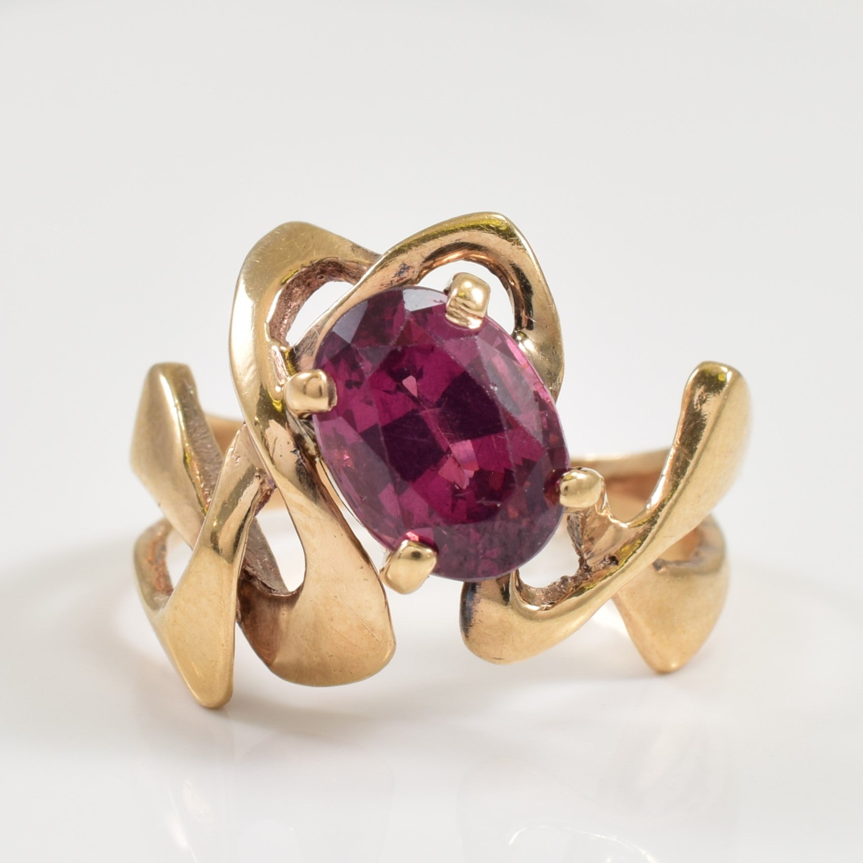 Abstract Garnet Ring | 2.20ct | SZ 5.25 |