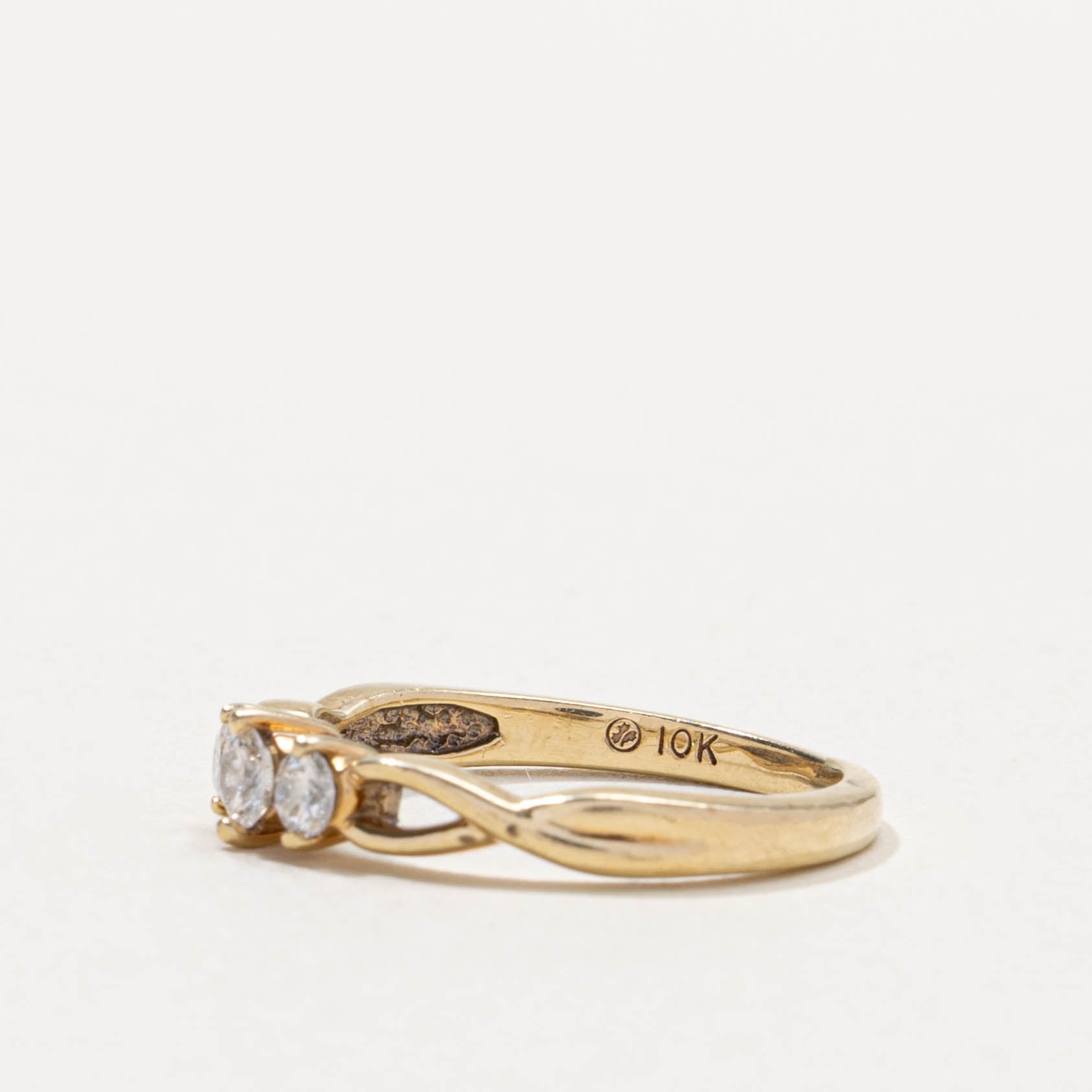 10k Three Stone Diamond Twisted Ring | 0.25ctw | SZ 5.25