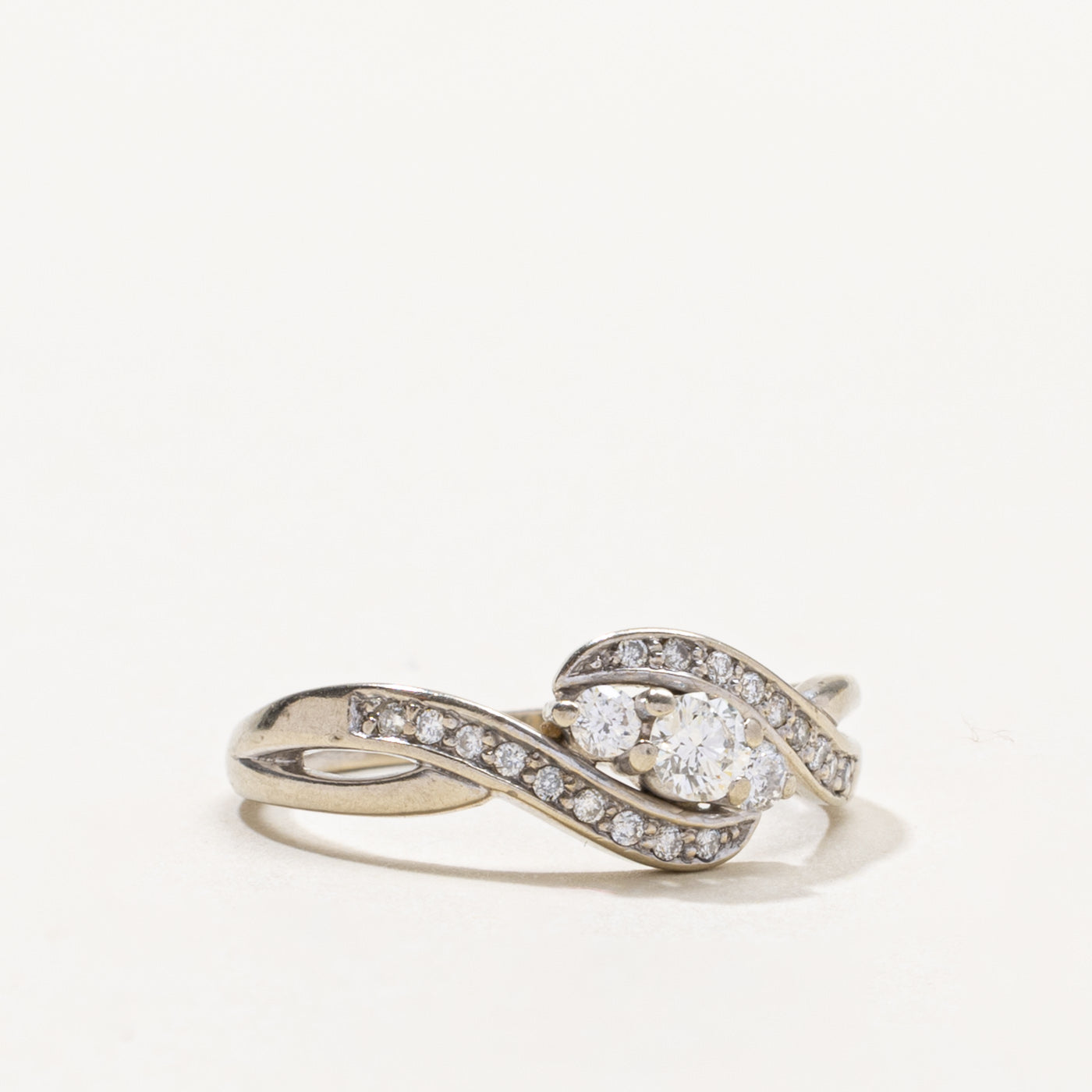 10k Semi-Eternity Diamond Twisted Ring | 0.30ctw | SZ 7