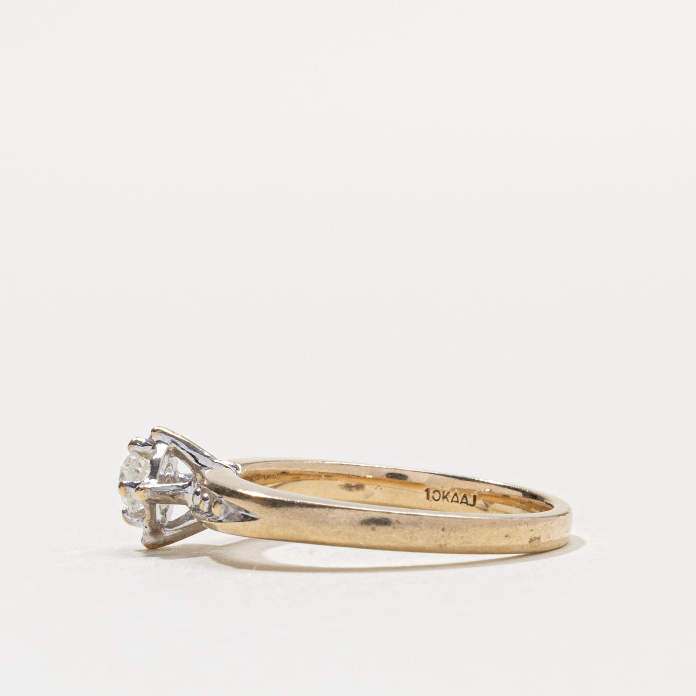 10k Illusion Set Diamond Accented Ring | 0.15ctw | SZ 6.75