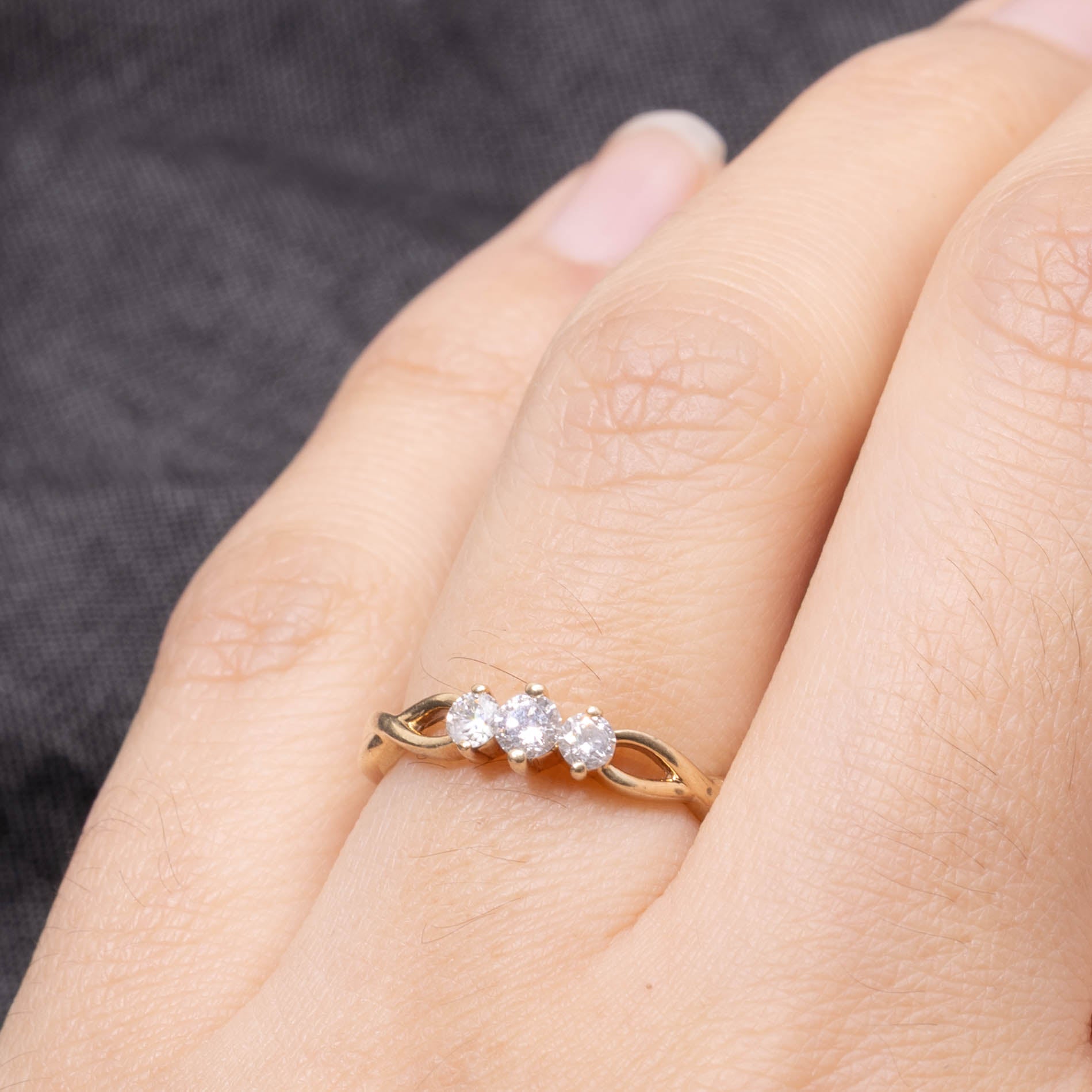 10k Three Stone Diamond Twisted Ring | 0.25ctw | SZ 5.25