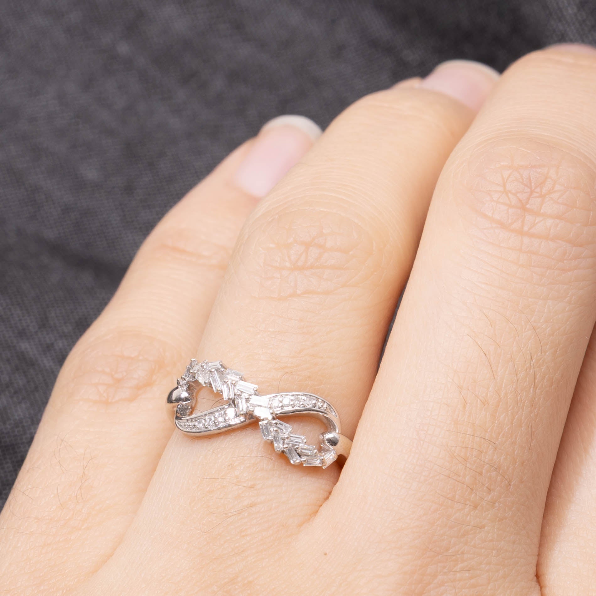 10k Baguette Cut Diamond Infinity Ring | 0.20ctw | SZ 5