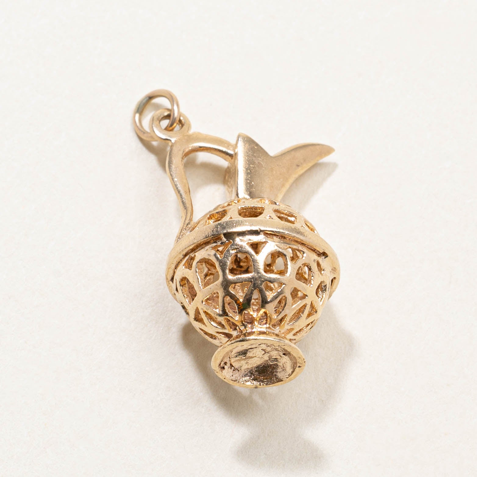 10k Ornate Carafe Charm