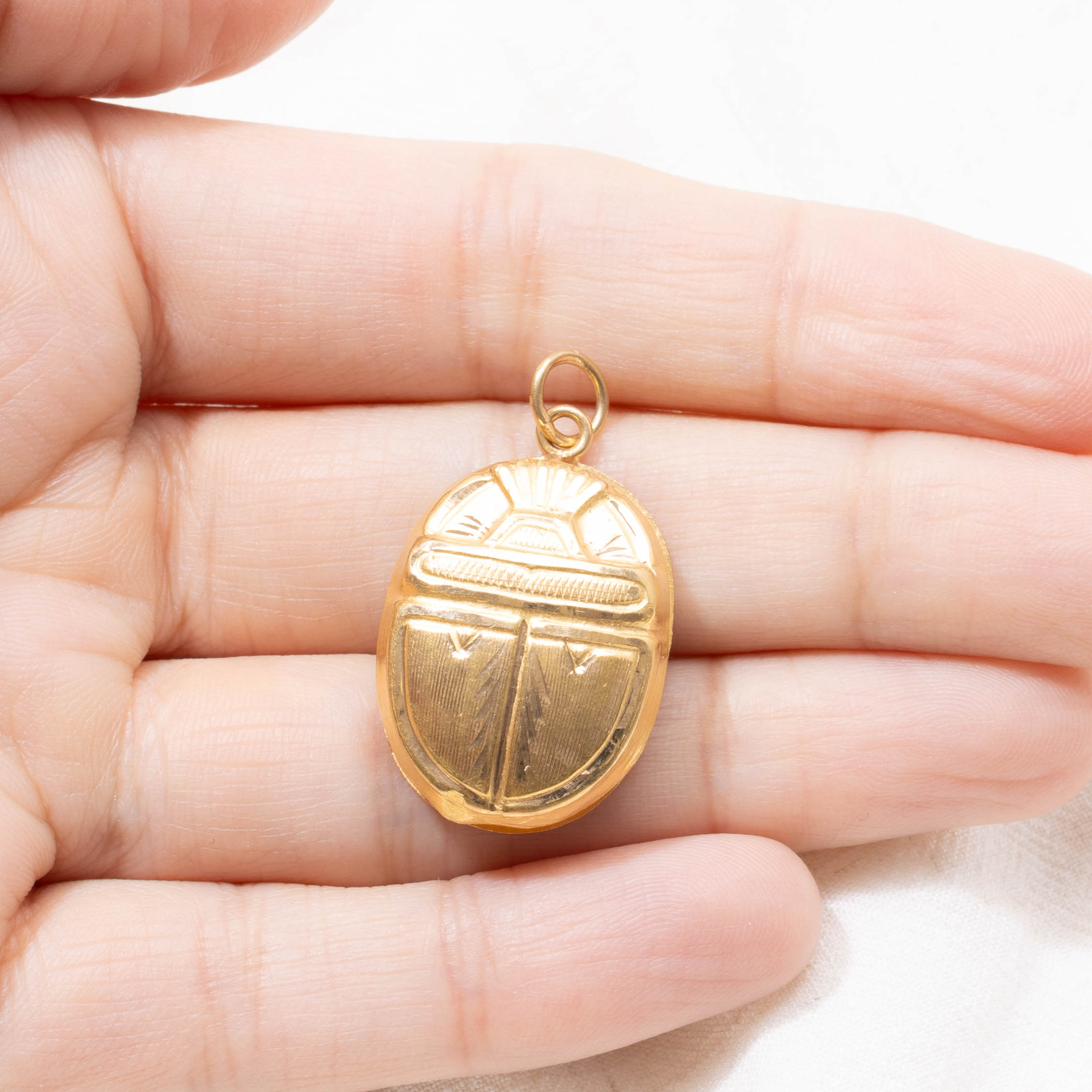 20k Scarab Engraved Pendant