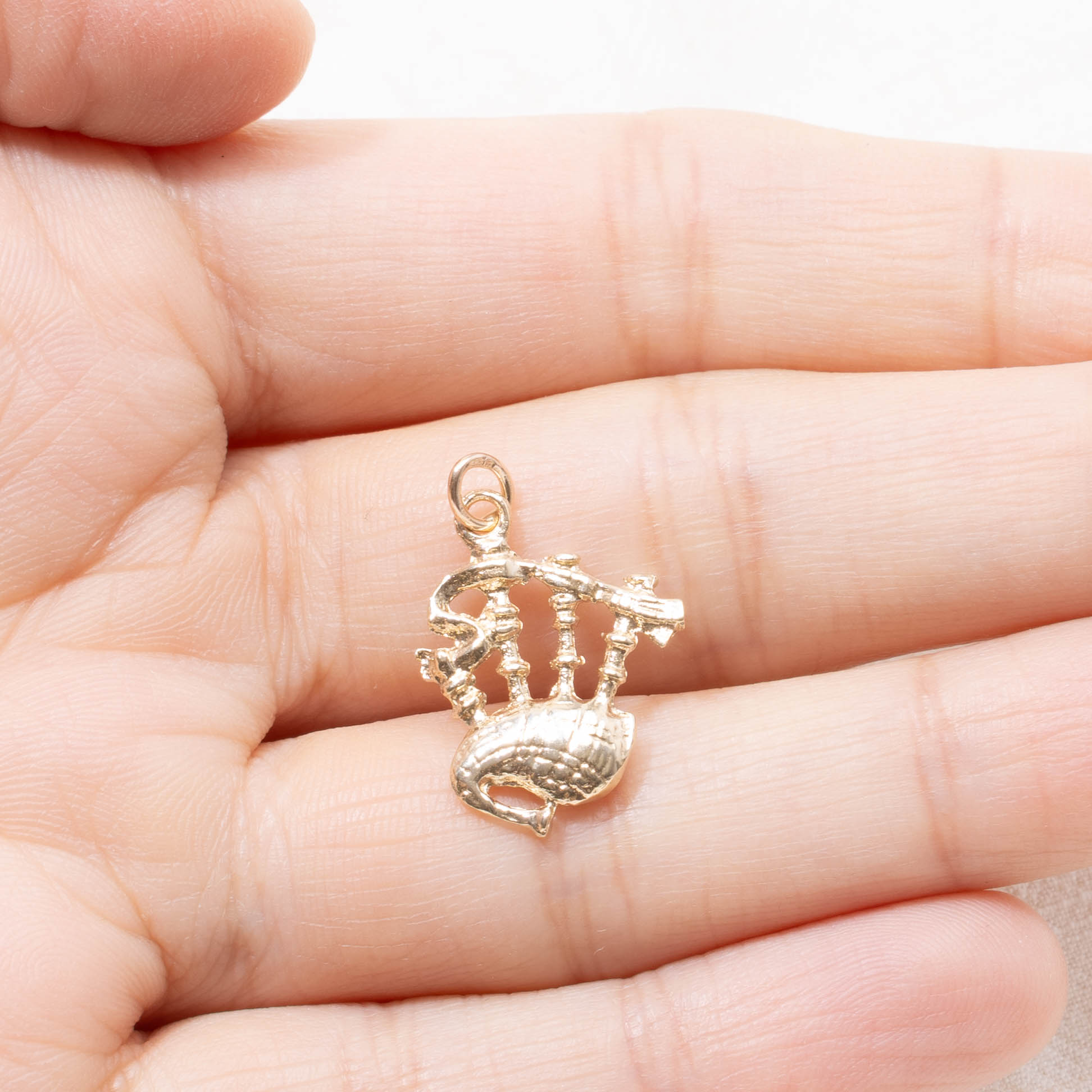 9k Bagpipe Charm