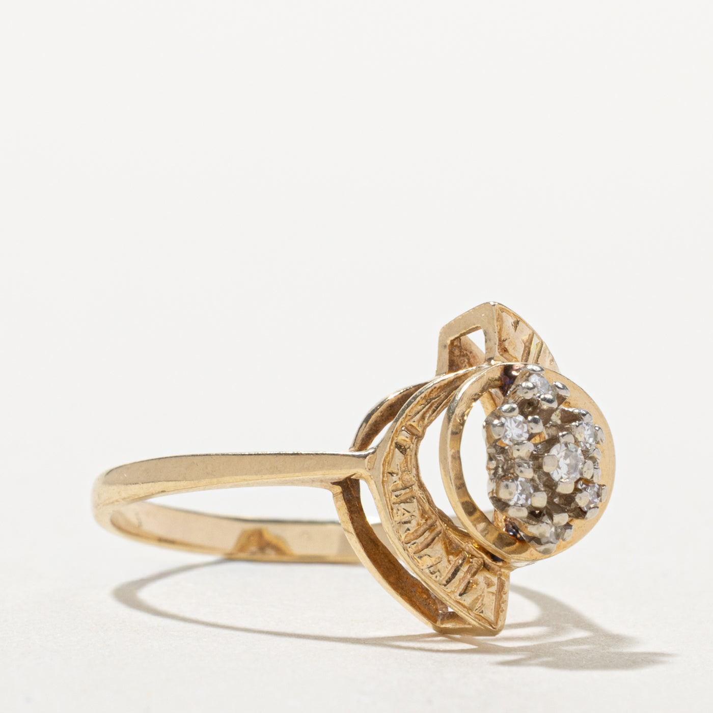14k Diamond Cluster Textured Ring | SZ 6.75