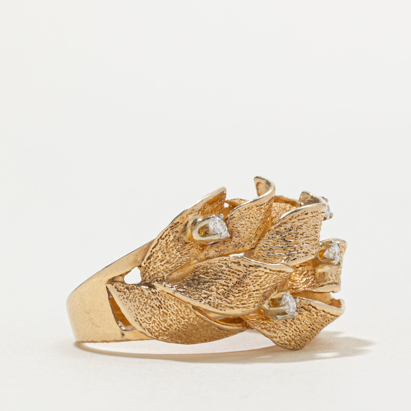 18k Diamond Leaf Textured Ring | 0.15ctw | SZ 7.5