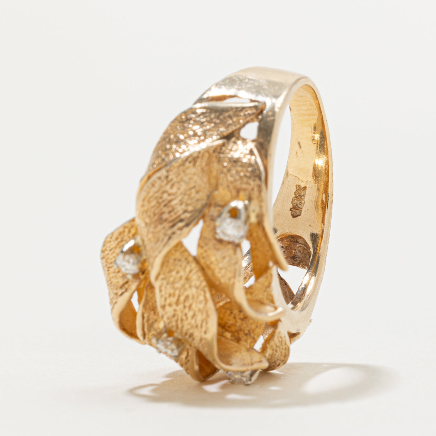 18k Diamond Leaf Textured Ring | 0.15ctw | SZ 7.5