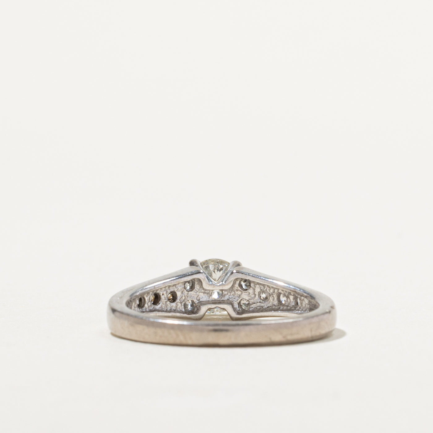 18k Round Brilliant Cut Diamond Accented Tapered Ring | 0.55ct I1 H, 0.23ctw | SZ 6