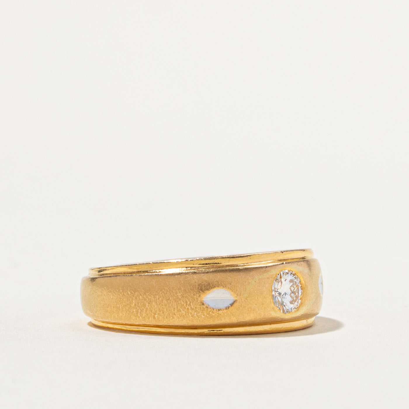 Flush Set Diamond Textured Band | 0.25ct VS1 F/G | SZ 8
