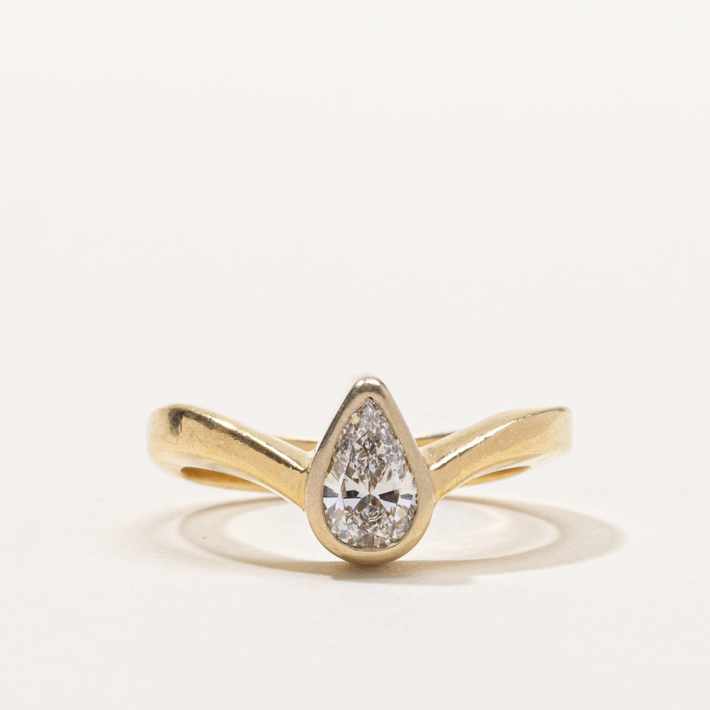18k Pear Cut Bezel Set Diamond Curved Ring | 0.60ct VS2 G/H | SZ 6