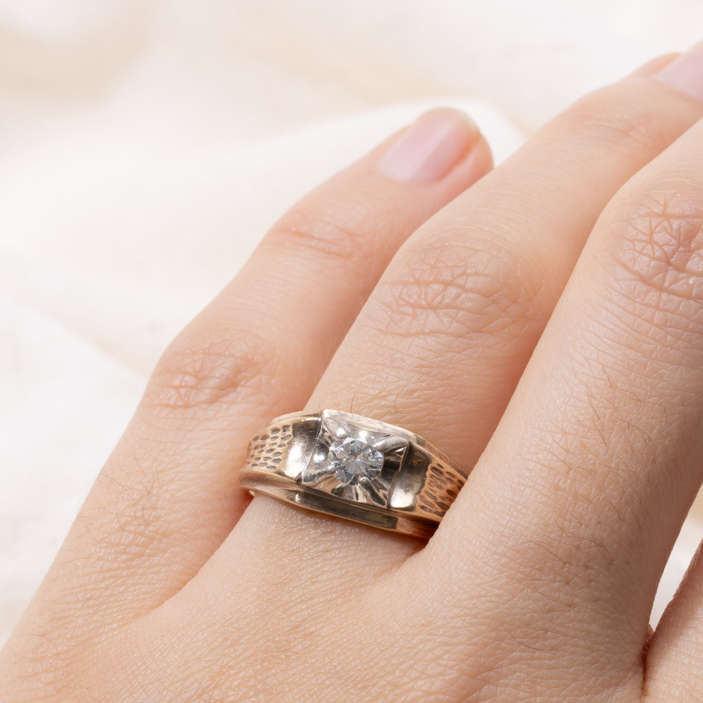 10k Round Brilliant Cut Diamond Textured Ring | SZ 9
