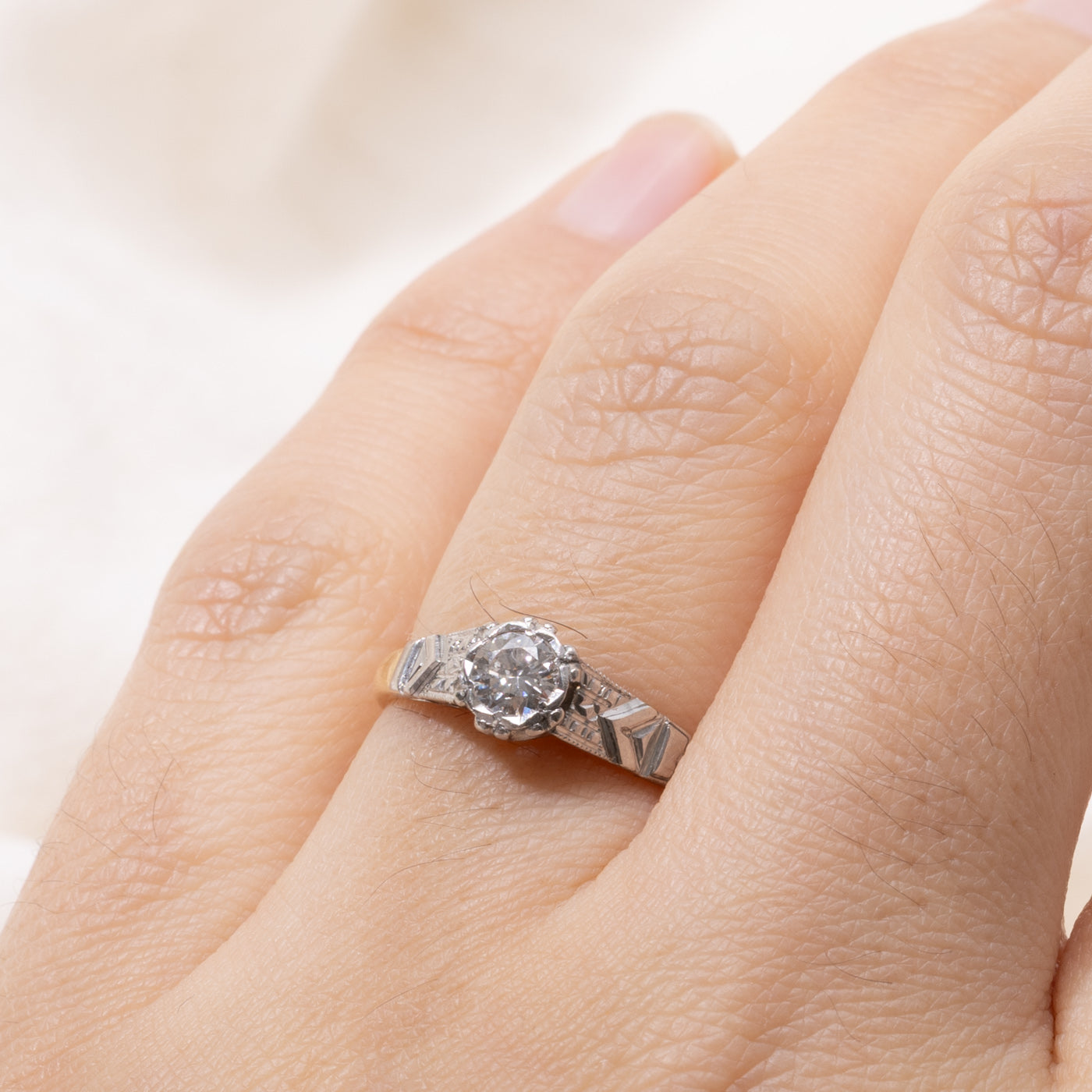 18k & Platinum Round Brilliant Diamond Engraved Ring | 0.29ct SI2/I1 H | SZ 5.75