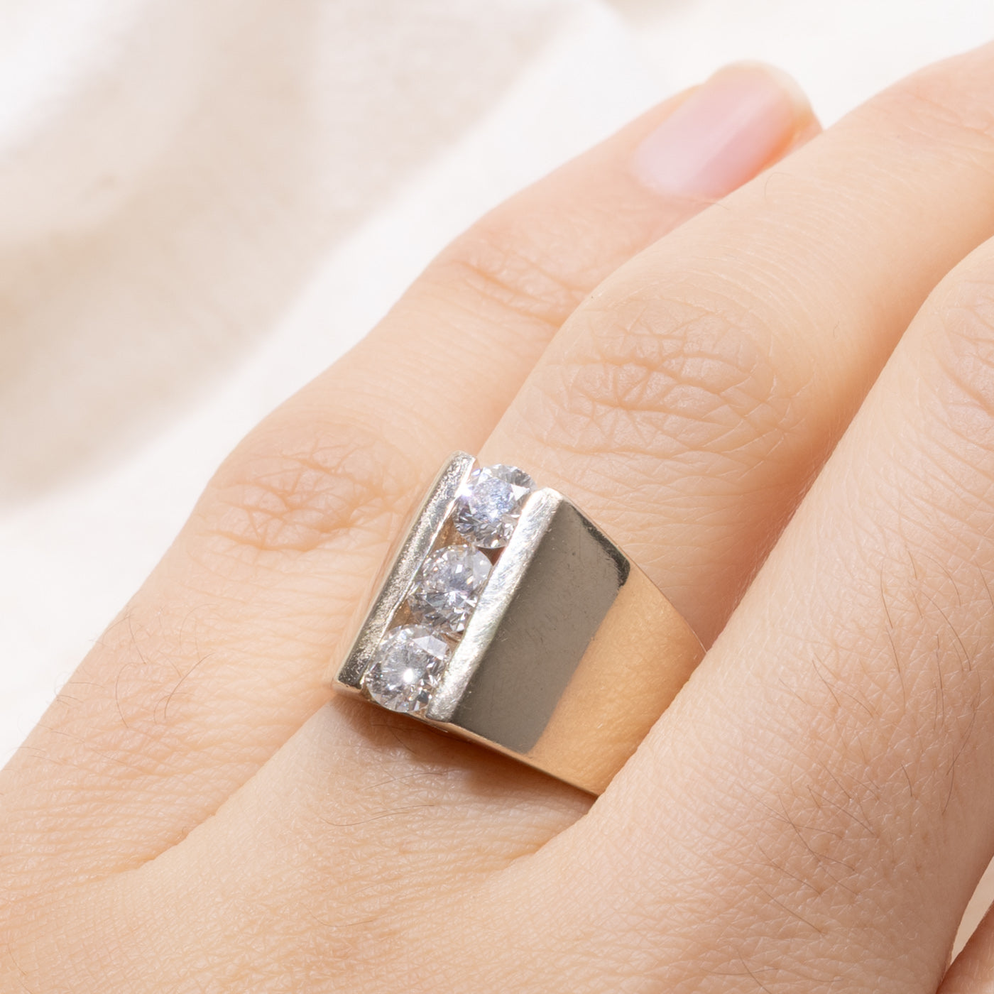 18k Three Stone Diamond Column Chunky Ring | 0.68ctw | SZ 6.25