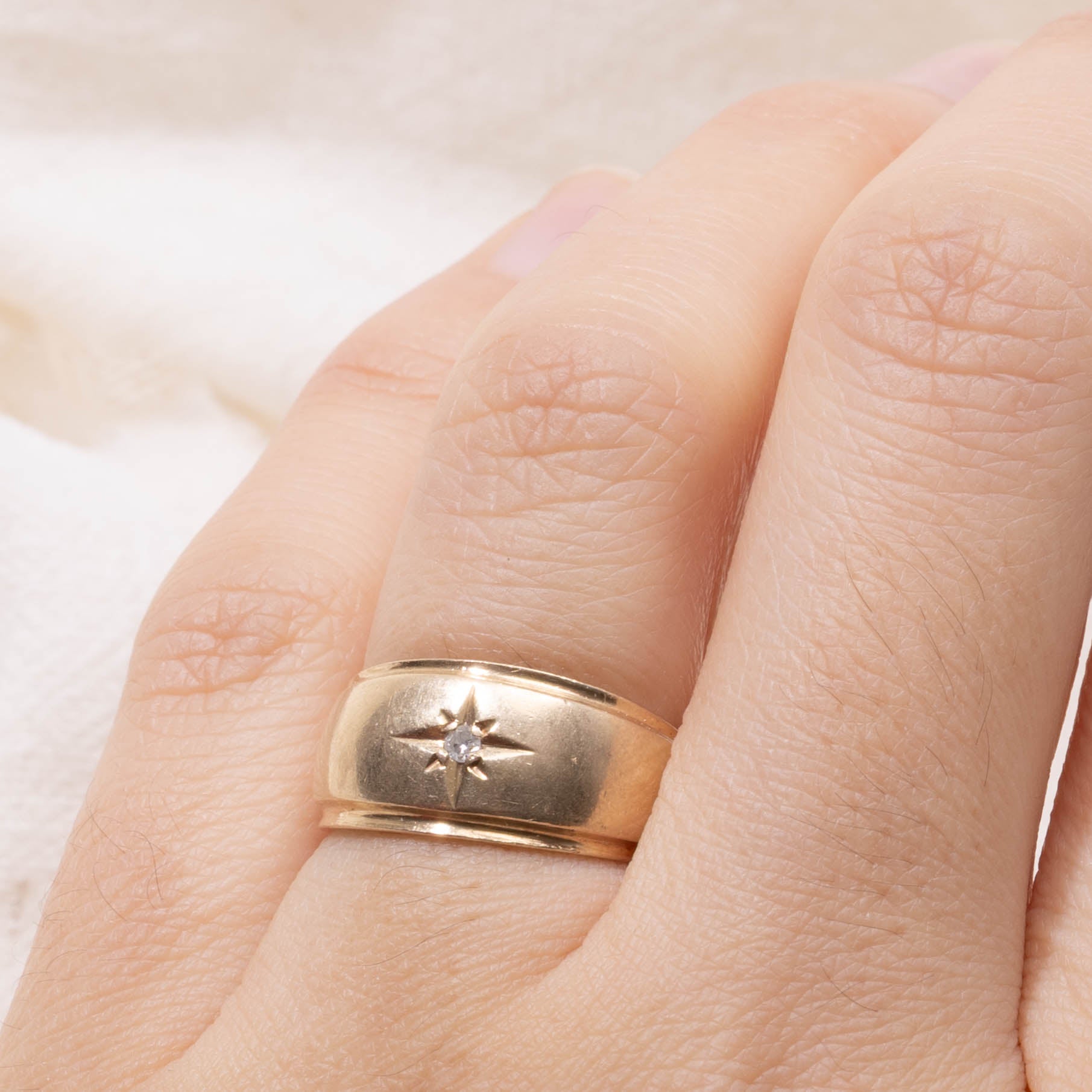 10k Star Set Diamond Ring | SZ 6