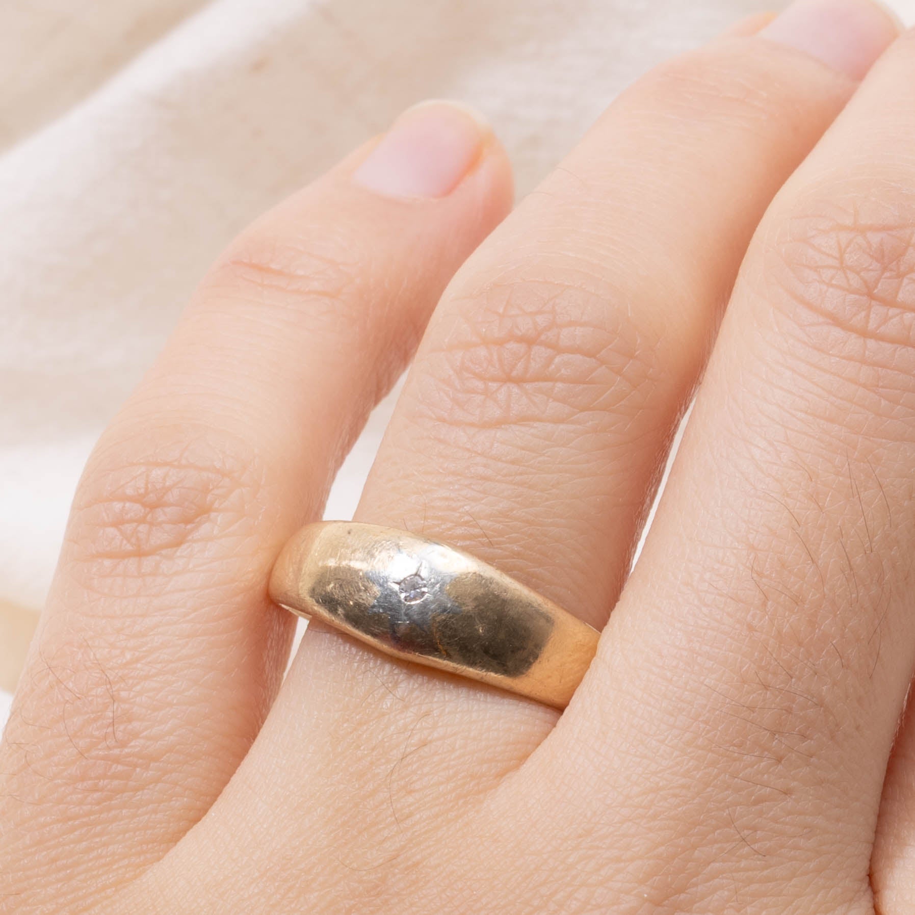 10k Flush Set Diamond Star Low Dome Ring | SZ 8.75