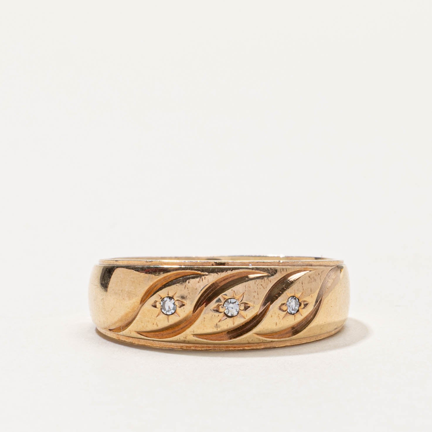 10k Three Stone Star Set Diamond Grooved Band | SZ 9