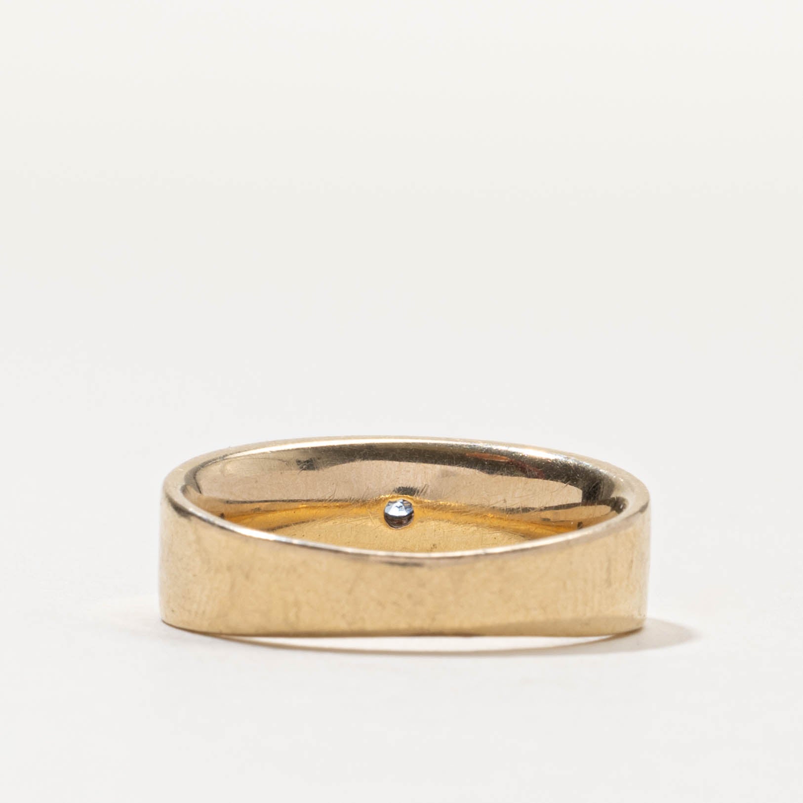 10k Flush Set Diamond Grooved Band | SZ 7.5
