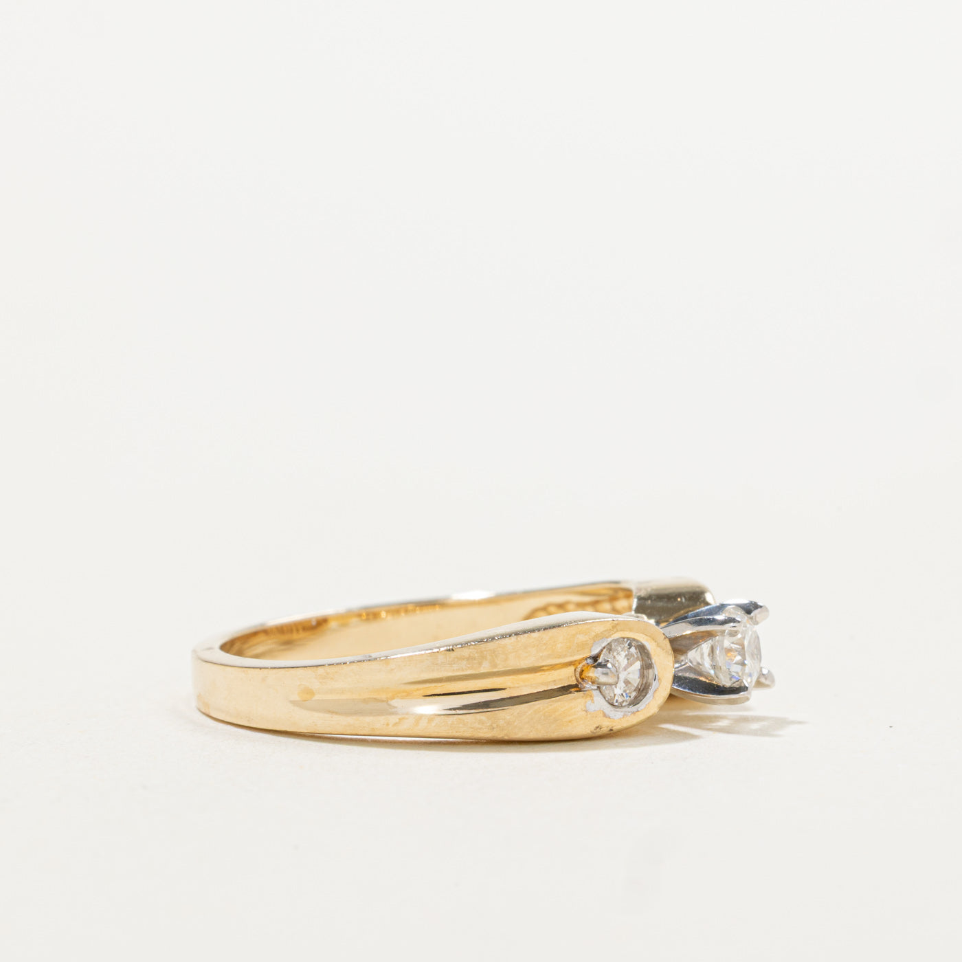14k Three Stone Diamond Grooved Ring | 0.36ctw | SZ 6.75