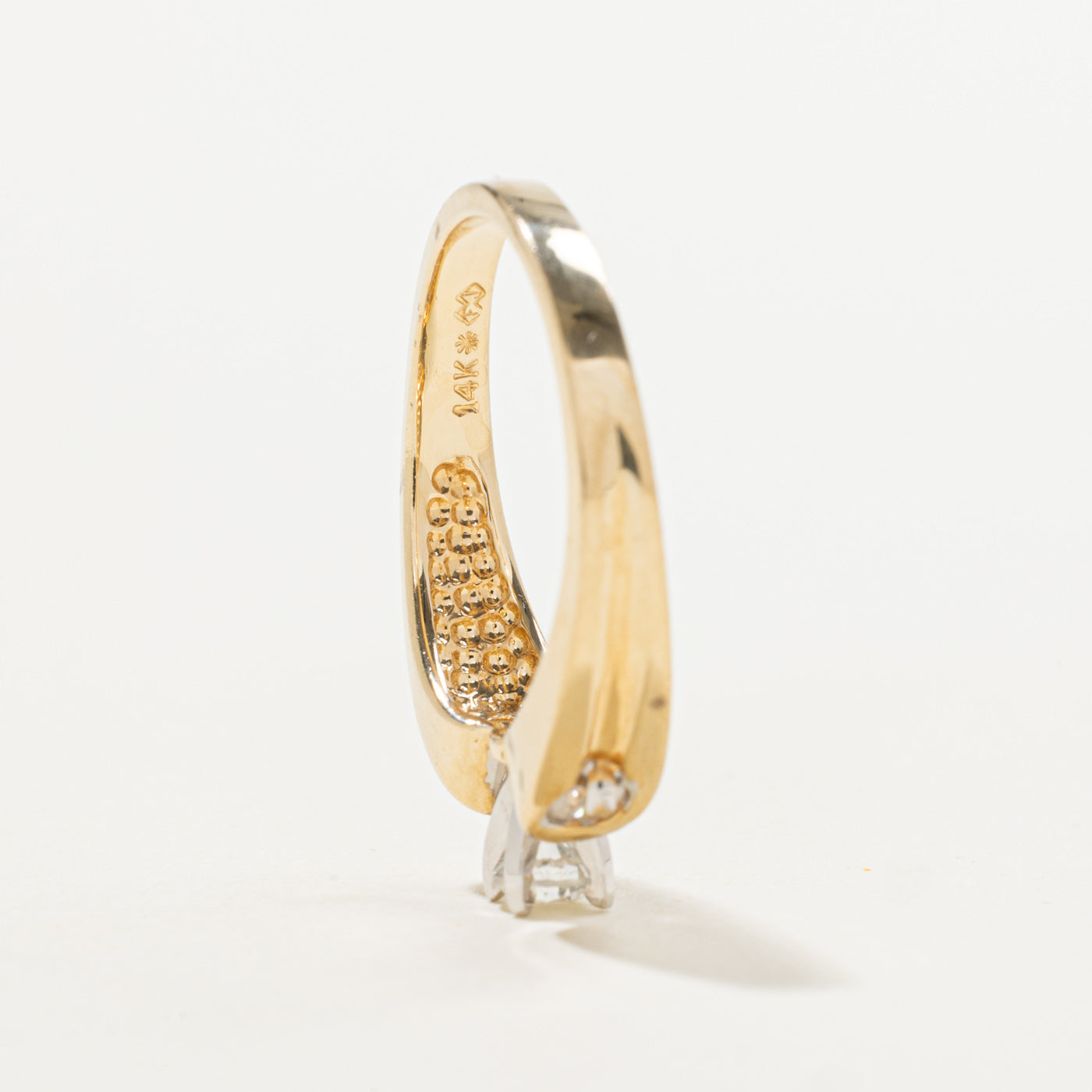 14k Three Stone Diamond Grooved Ring | 0.36ctw | SZ 6.75