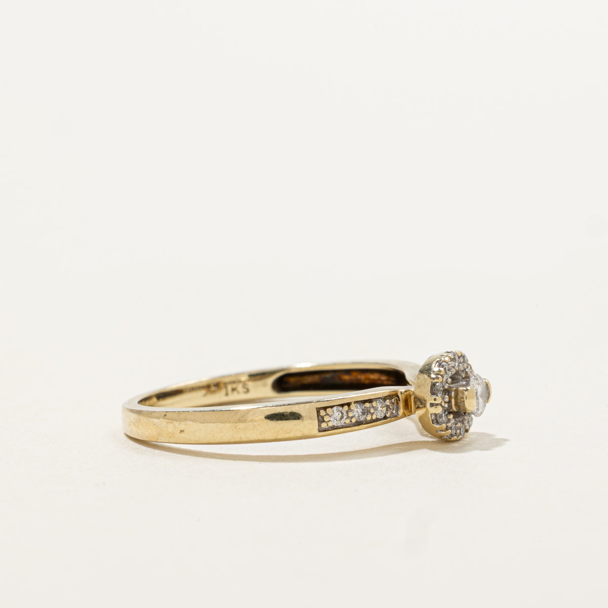 10k Diamond Oval Halo Ring | 0.15ctw | SZ 6