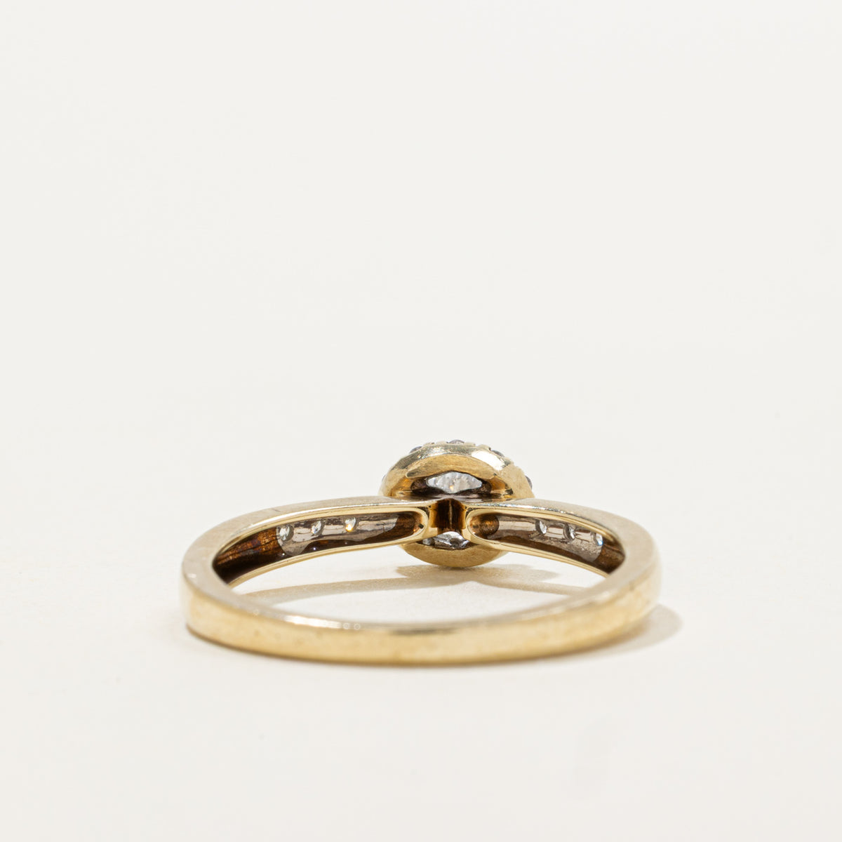 10k Diamond Oval Halo Ring | 0.15ctw | SZ 6