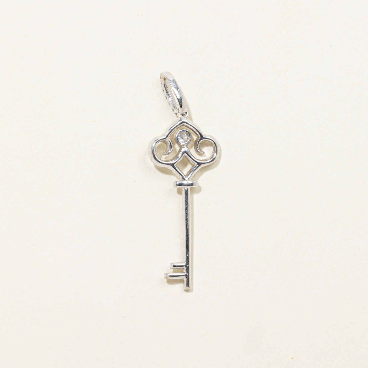 18k Diamond Key Pendant | 0.21ctw