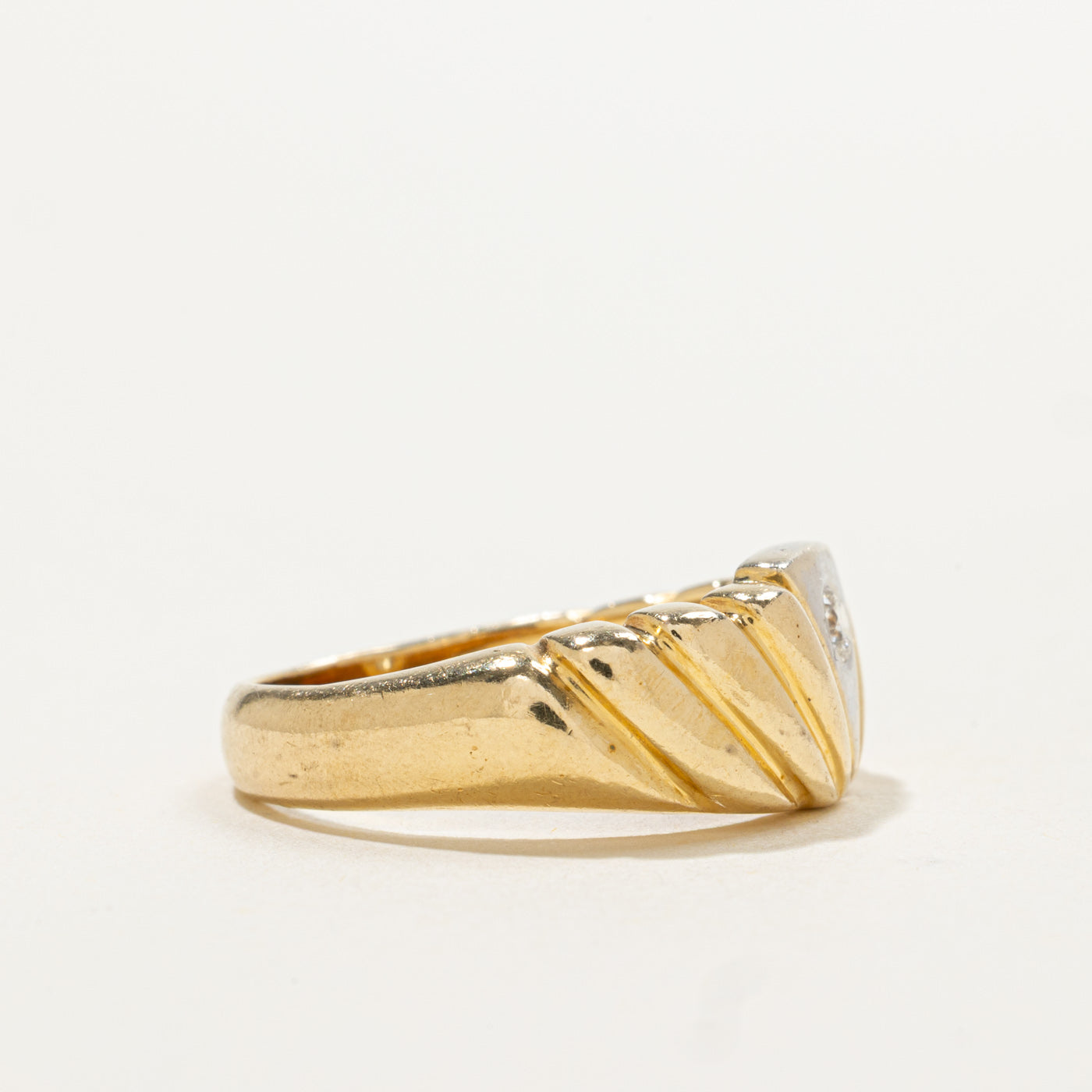18k Flush Set Diamond Triangle Grooved Ring | 0.10ct | SZ 6