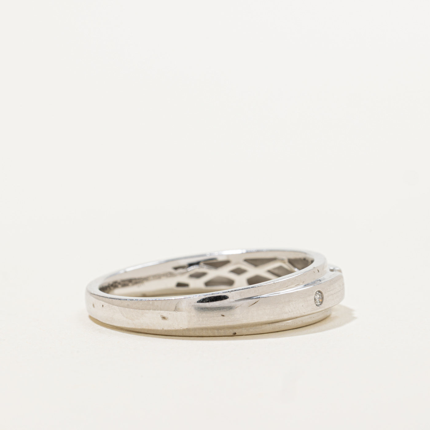 10k Tension Set Diamond Grooved Band | 0.10ctw | 5.10mm | SZ 9.75