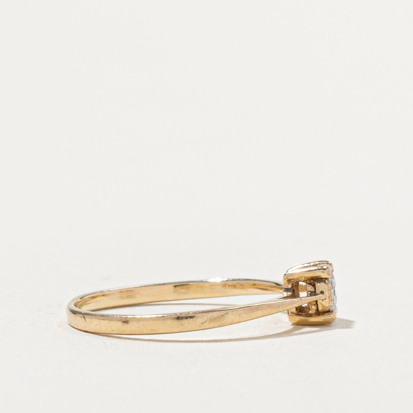 9k Diamond Circle Cluster Ring | SZ 4.5