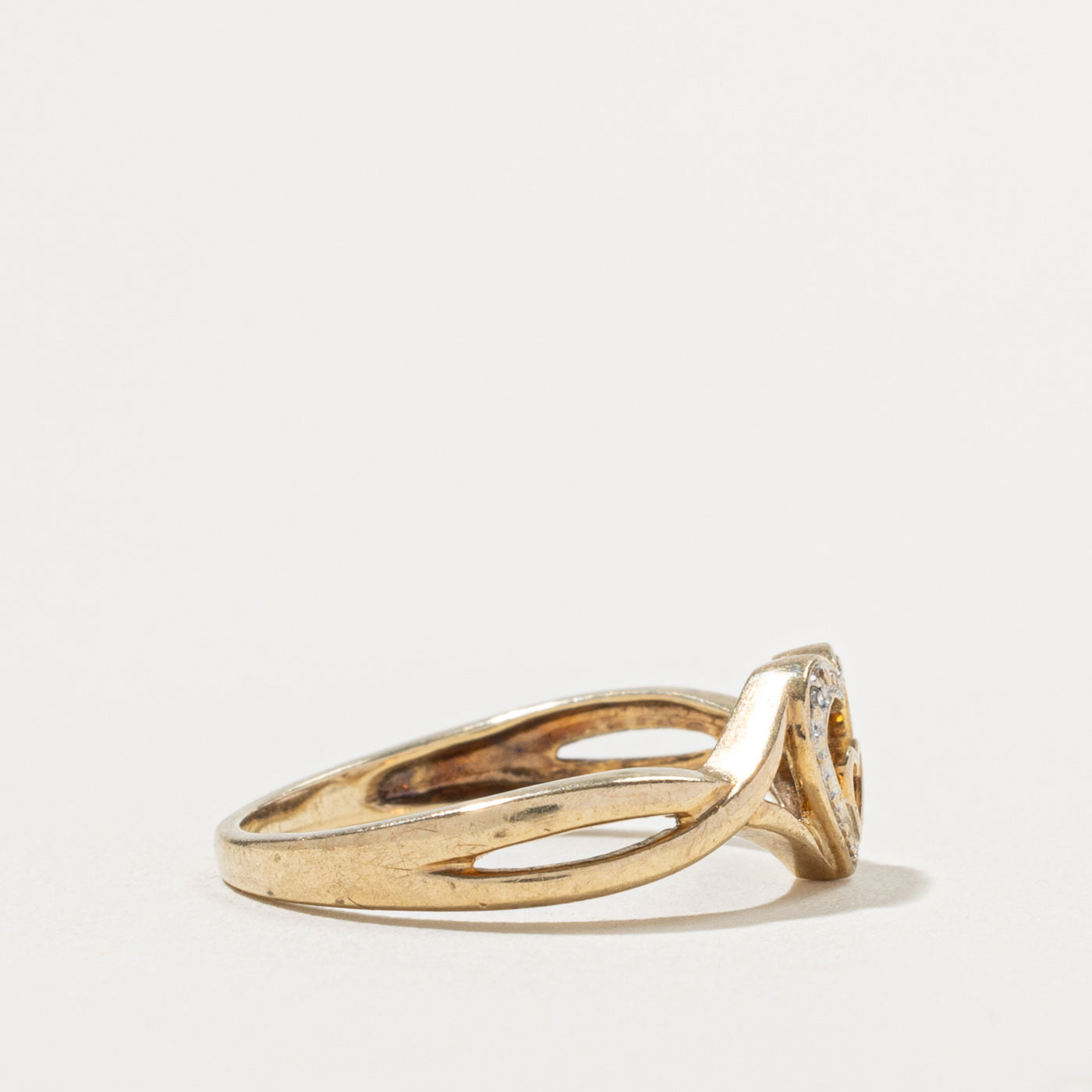 9k Diamond Heart Crossover Ring | SZ 7.5
