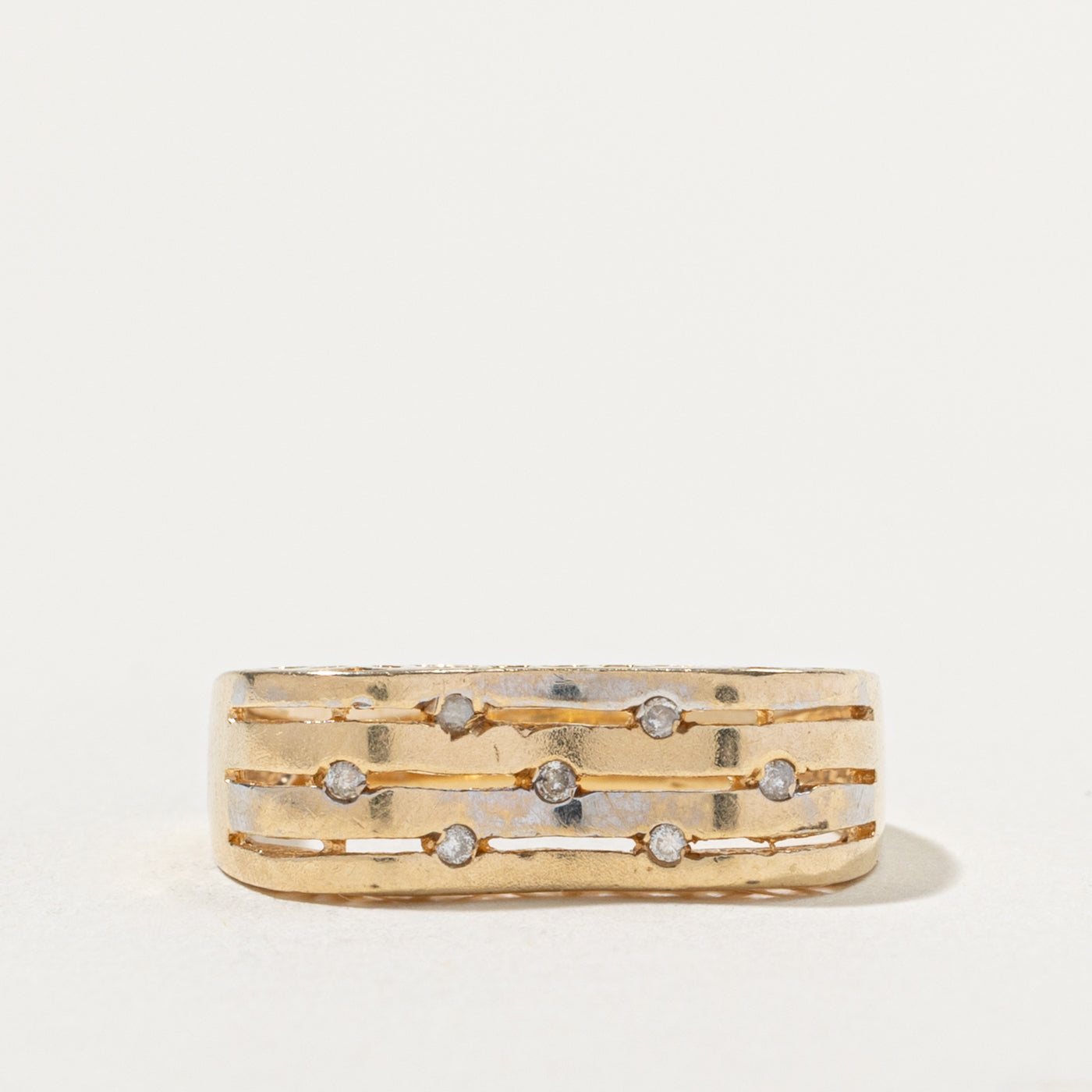 10k Scattered Diamond Grooved Band | SZ 7.25
