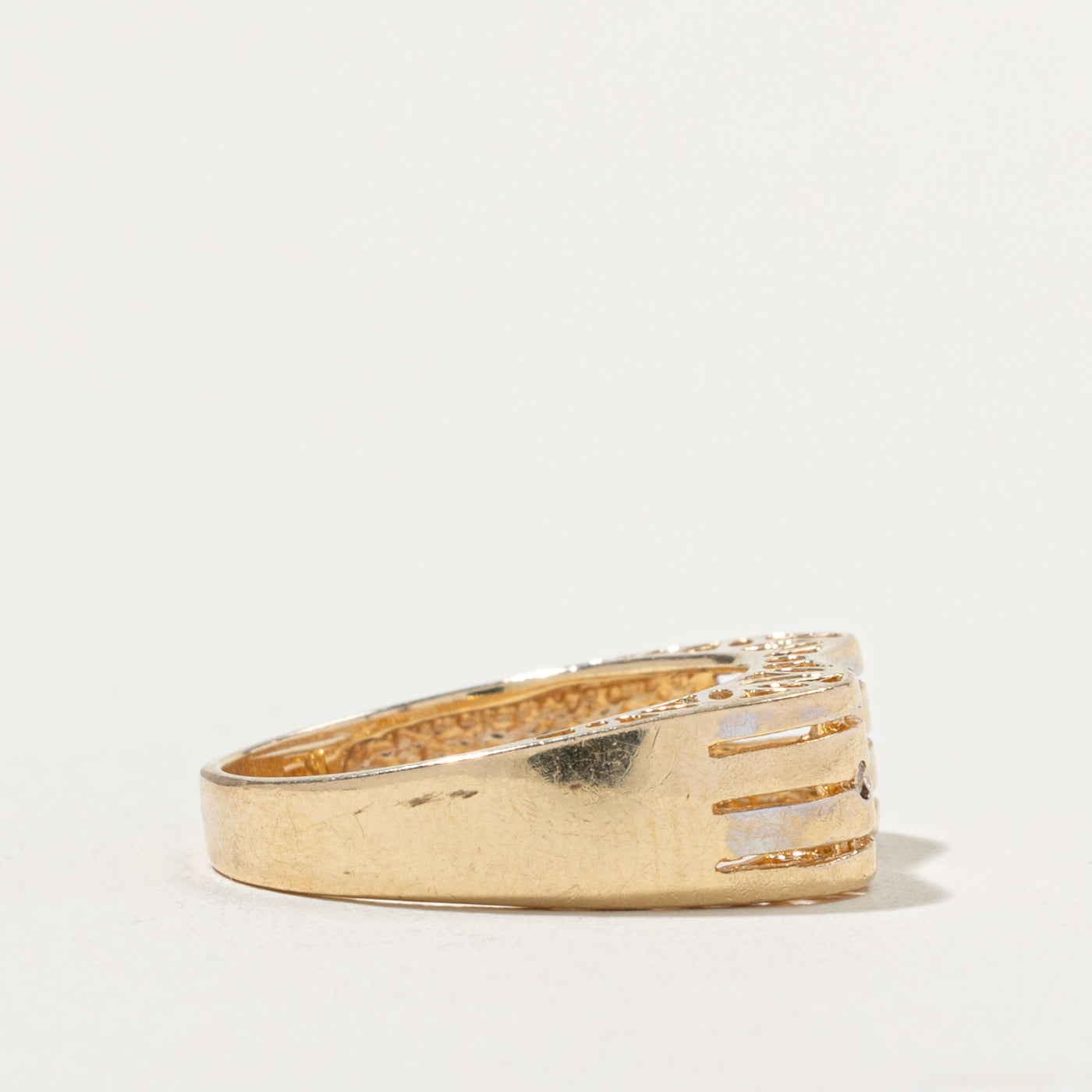 10k Scattered Diamond Grooved Band | SZ 7.25