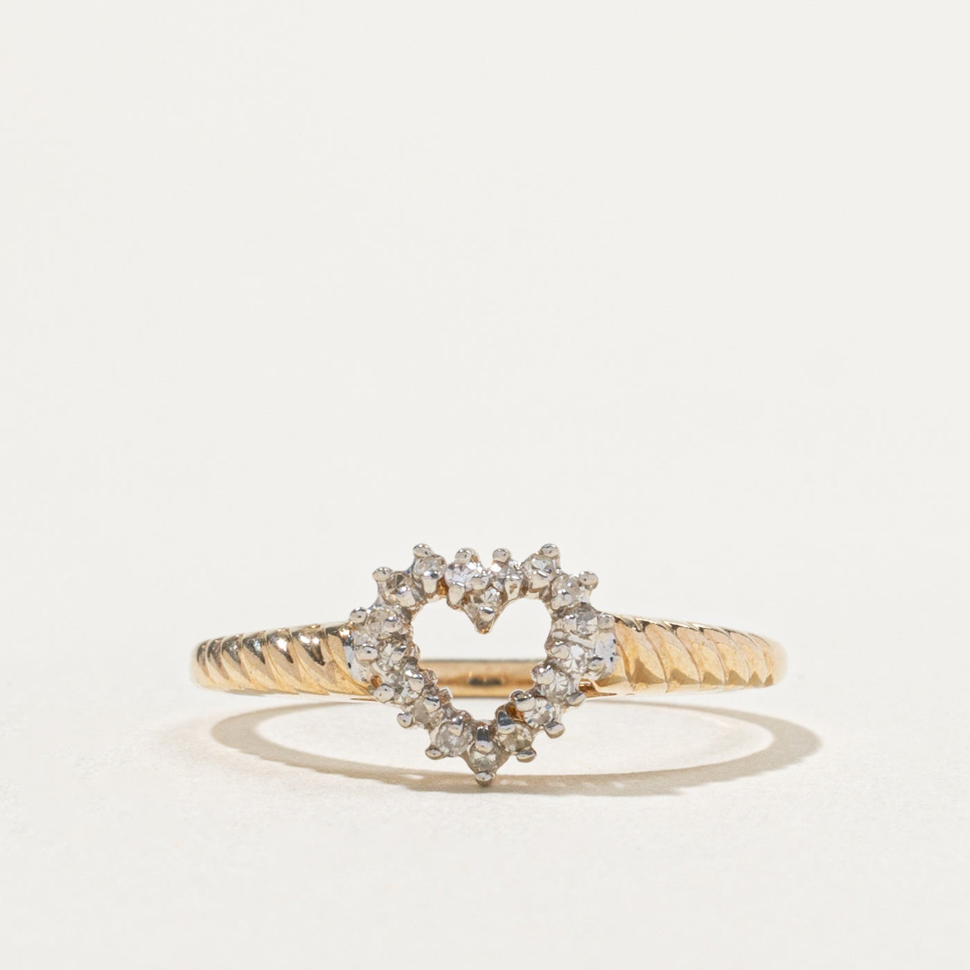 10k Diamond Petal Heart Grooved Ring | SZ 7