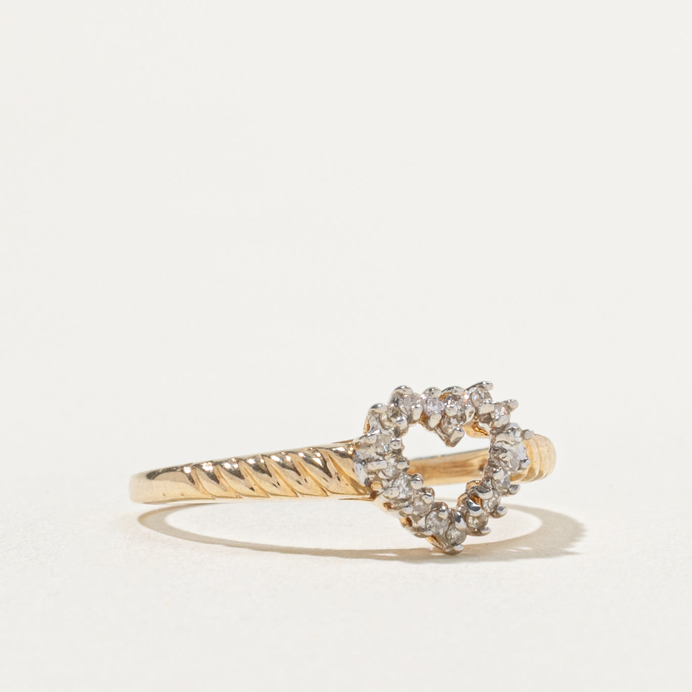 10k Diamond Petal Heart Grooved Ring | SZ 7